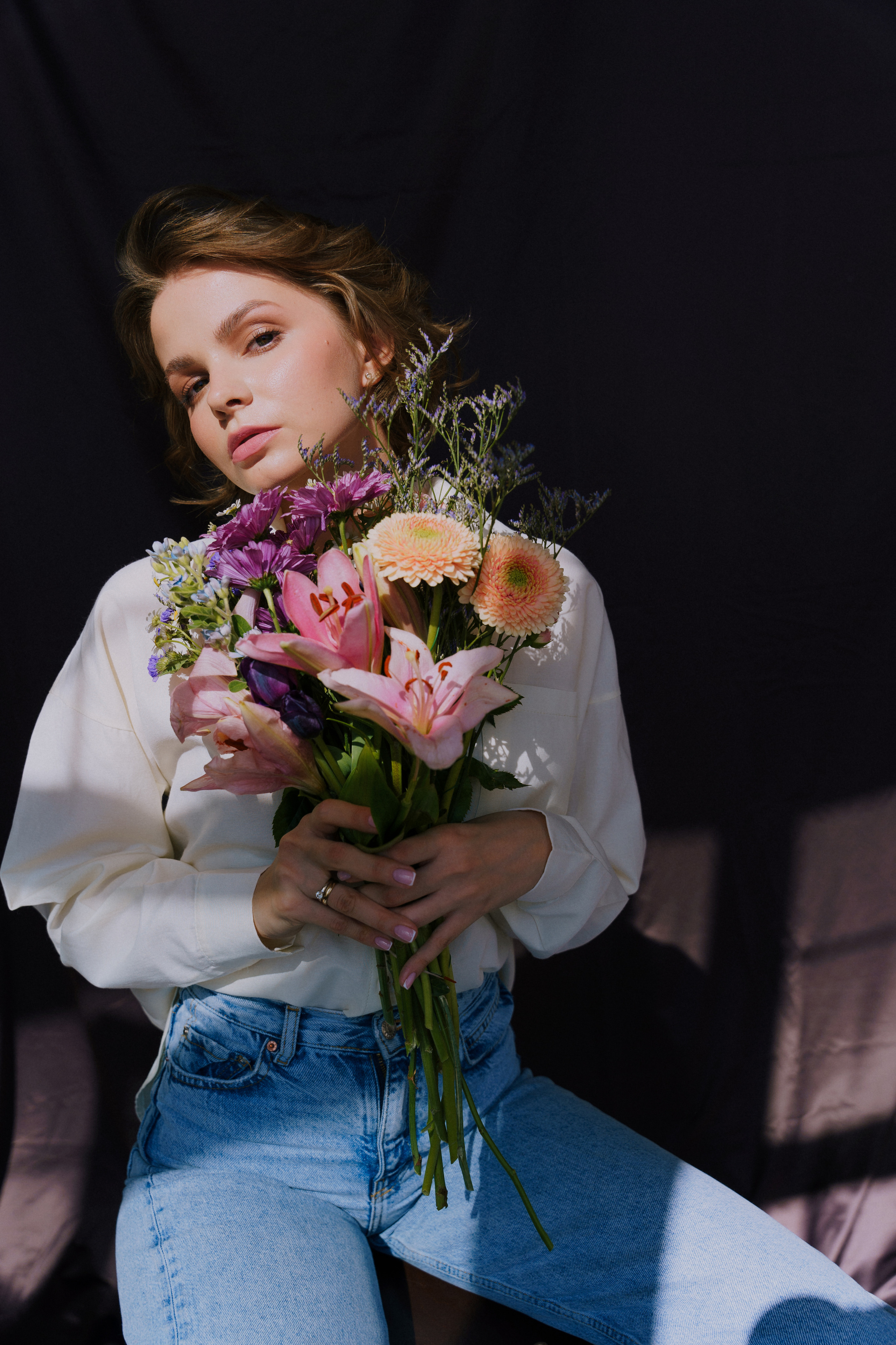 Портретная фотосессия с цветами в Архангельске