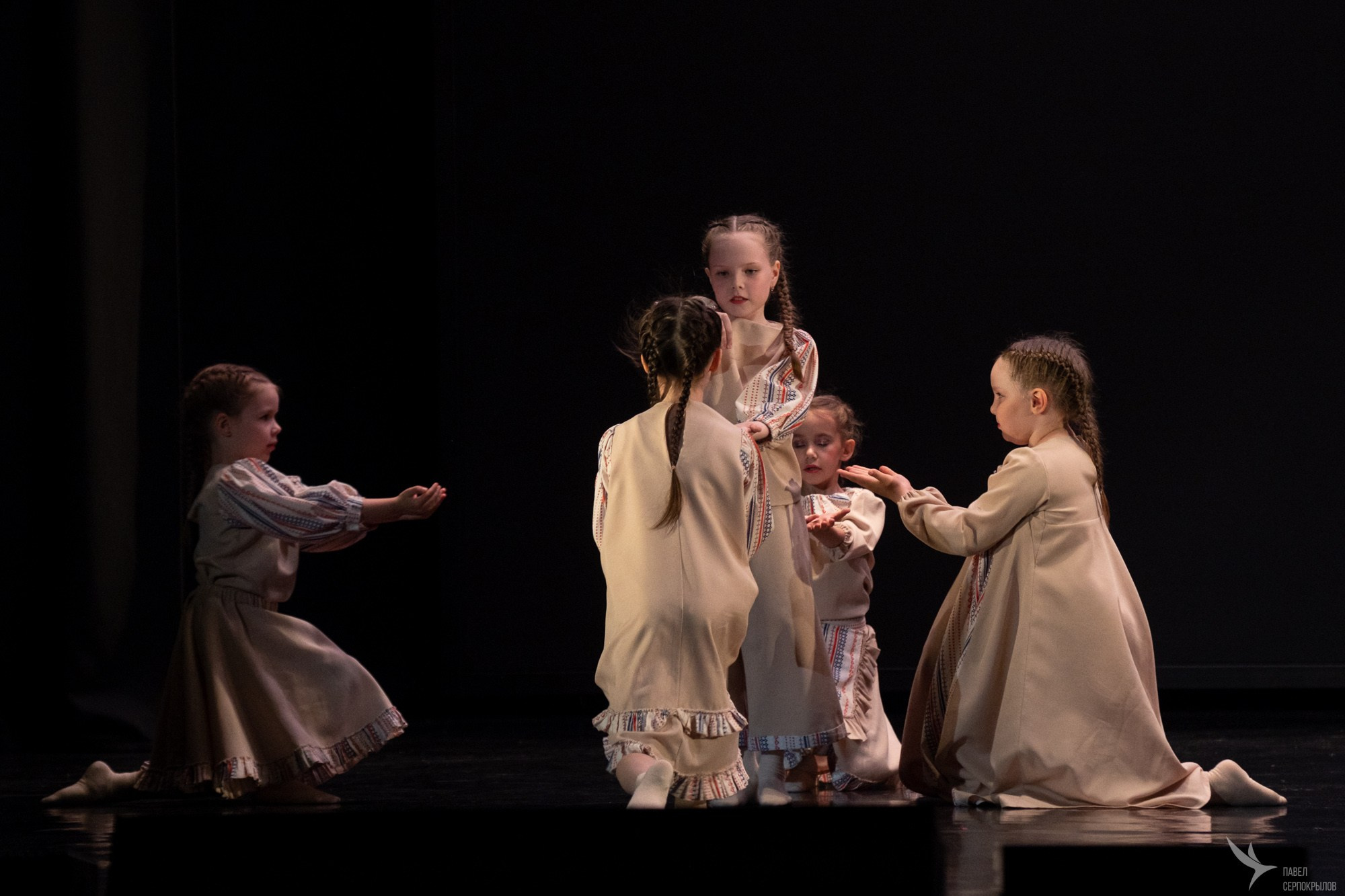 Концерт народного хореографического коллектива «Виктория». Репортажный фотограф в Казани Павел Серпокрылов