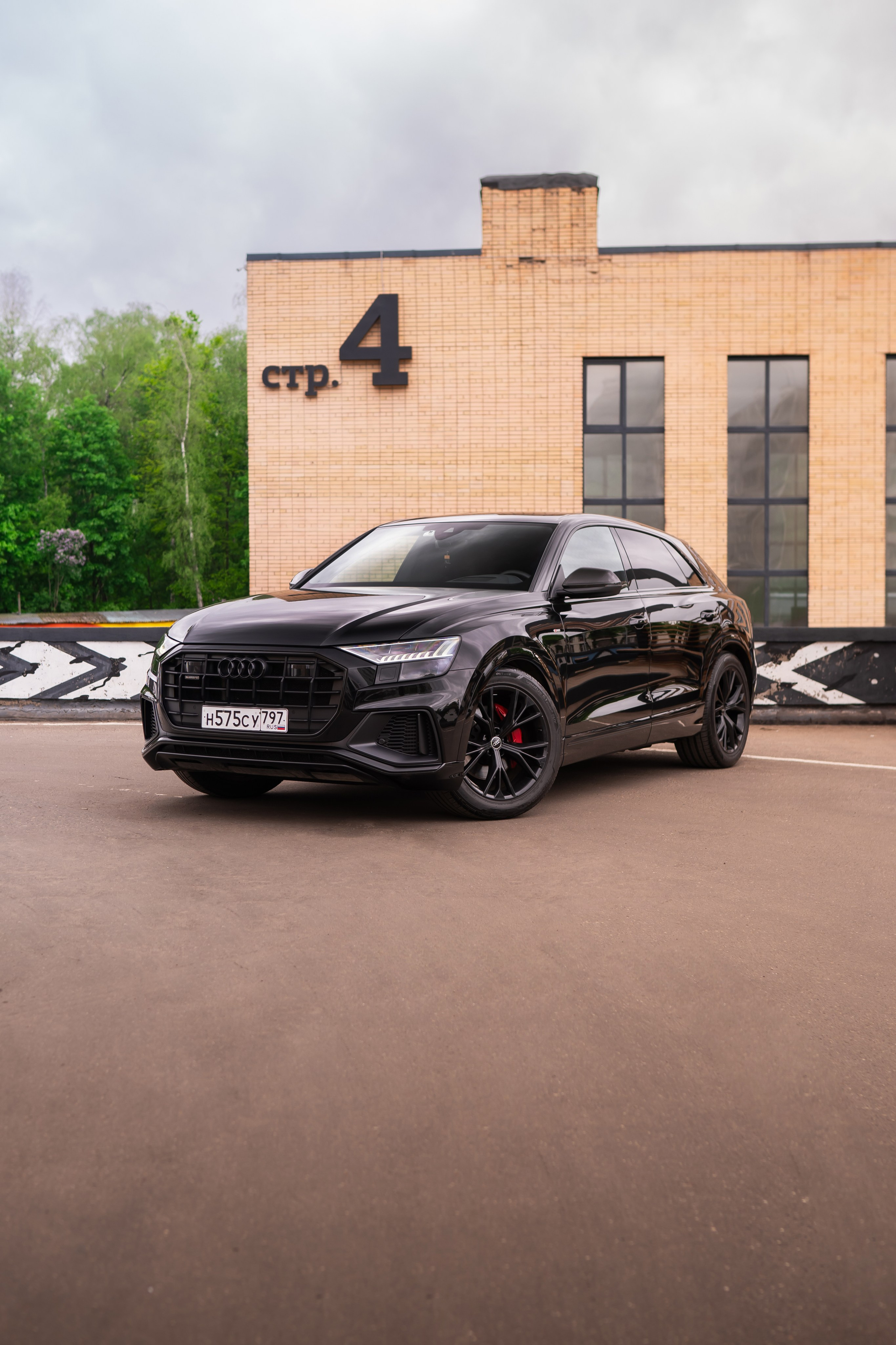 Audi Q8. Mirllaev