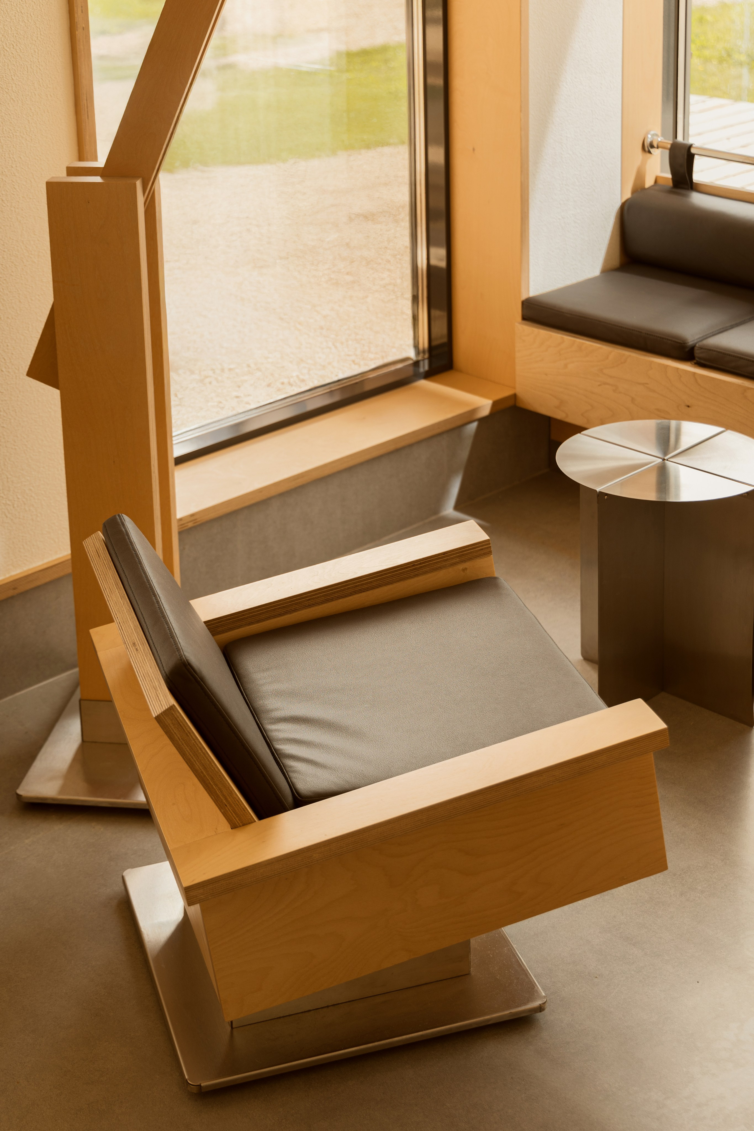 Модернистское кафе-пиццерия на природе: проект FruitDesign с акцентом на созерцание. Интерьерный фотограф в Нижнем Новгороде и Москве Владимир Гудков