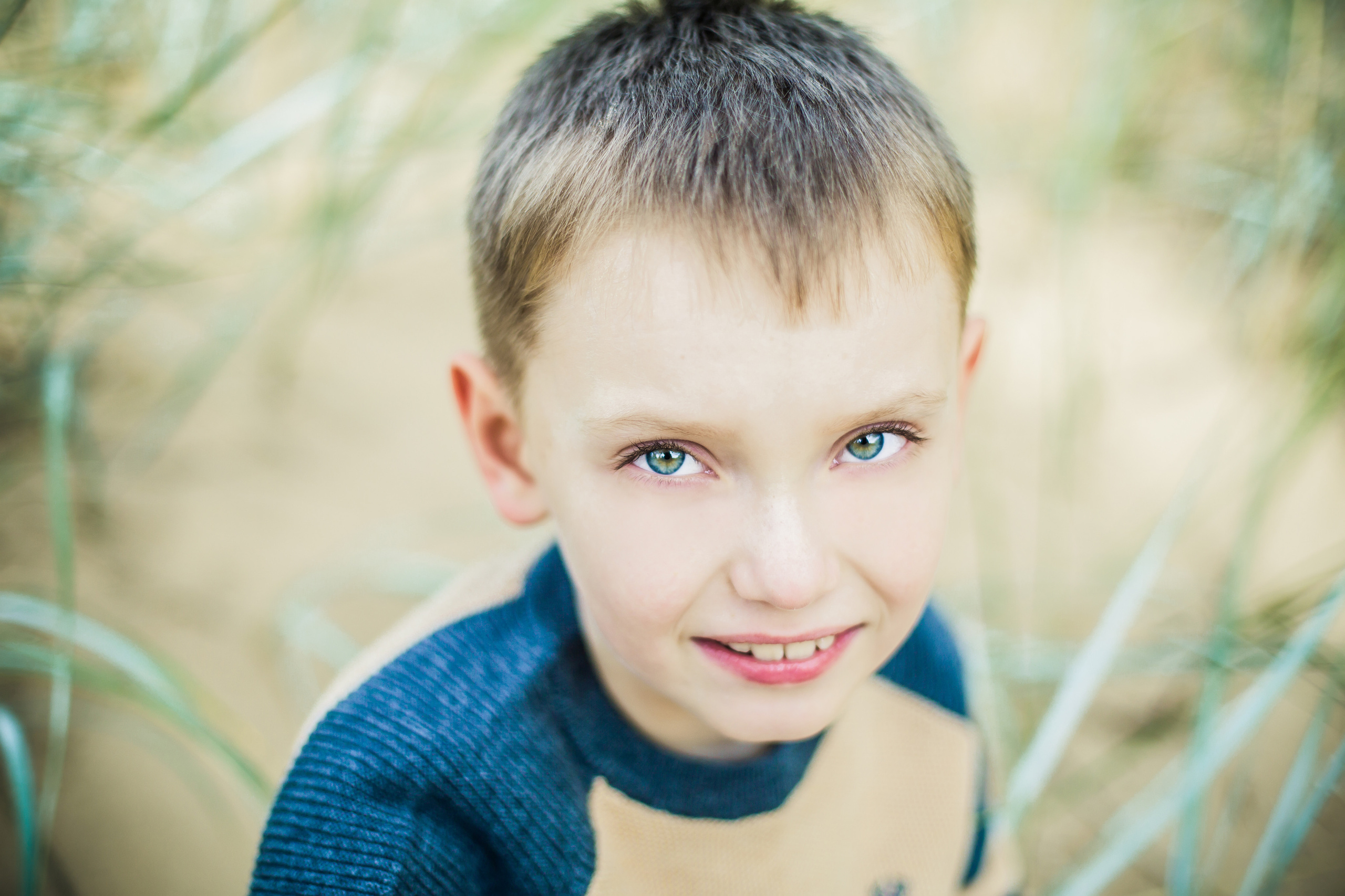 Фотосессия мамы с дочкой и сыном на пляже в Сестрорецке. Детский, свадебный и семейный фотограф Юлия Курбатова, Санкт-Петербург