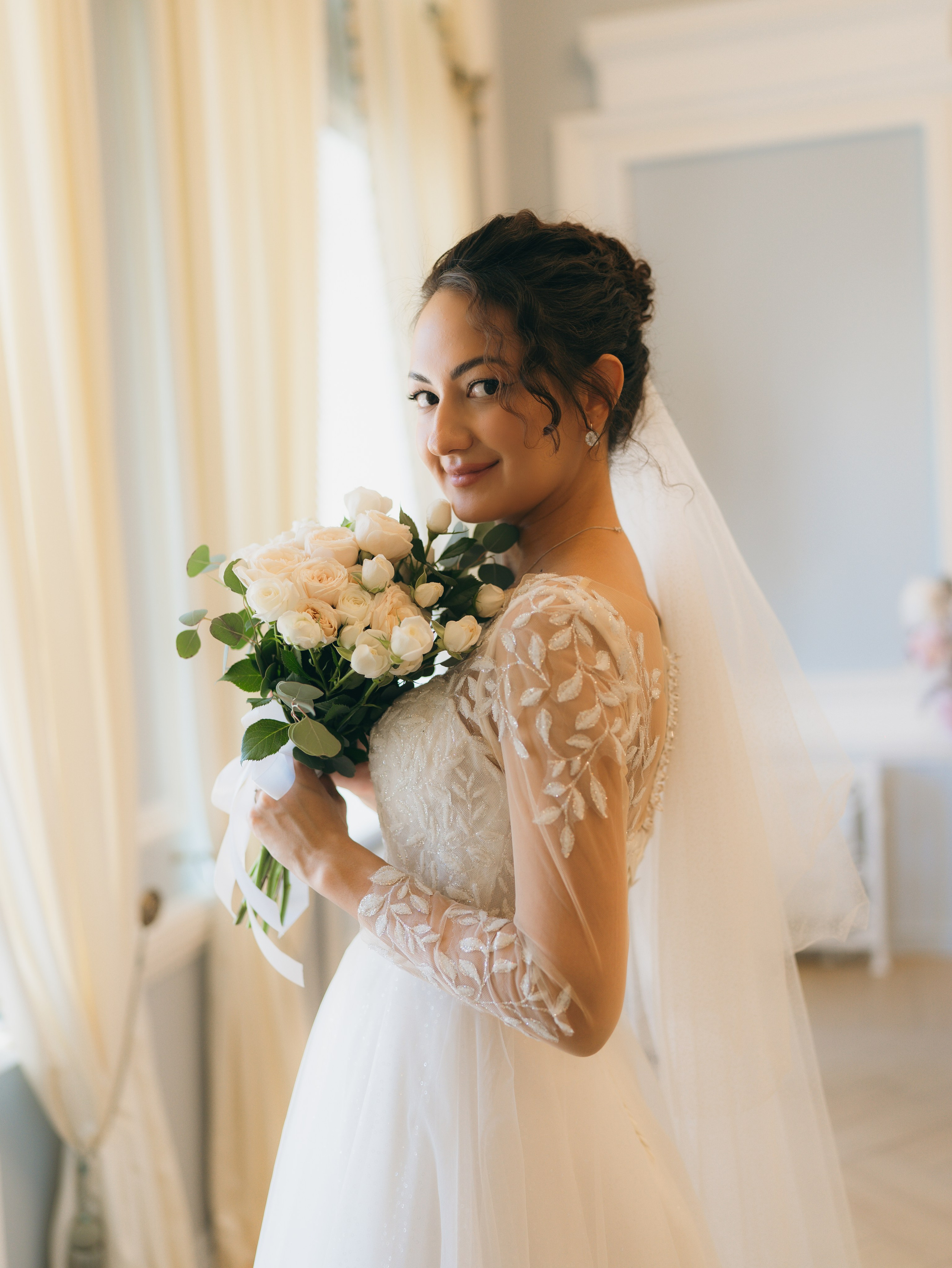 Свадебная фотосессия в загсе. Фотограф из Екатеринбурга Алена Мусалимова