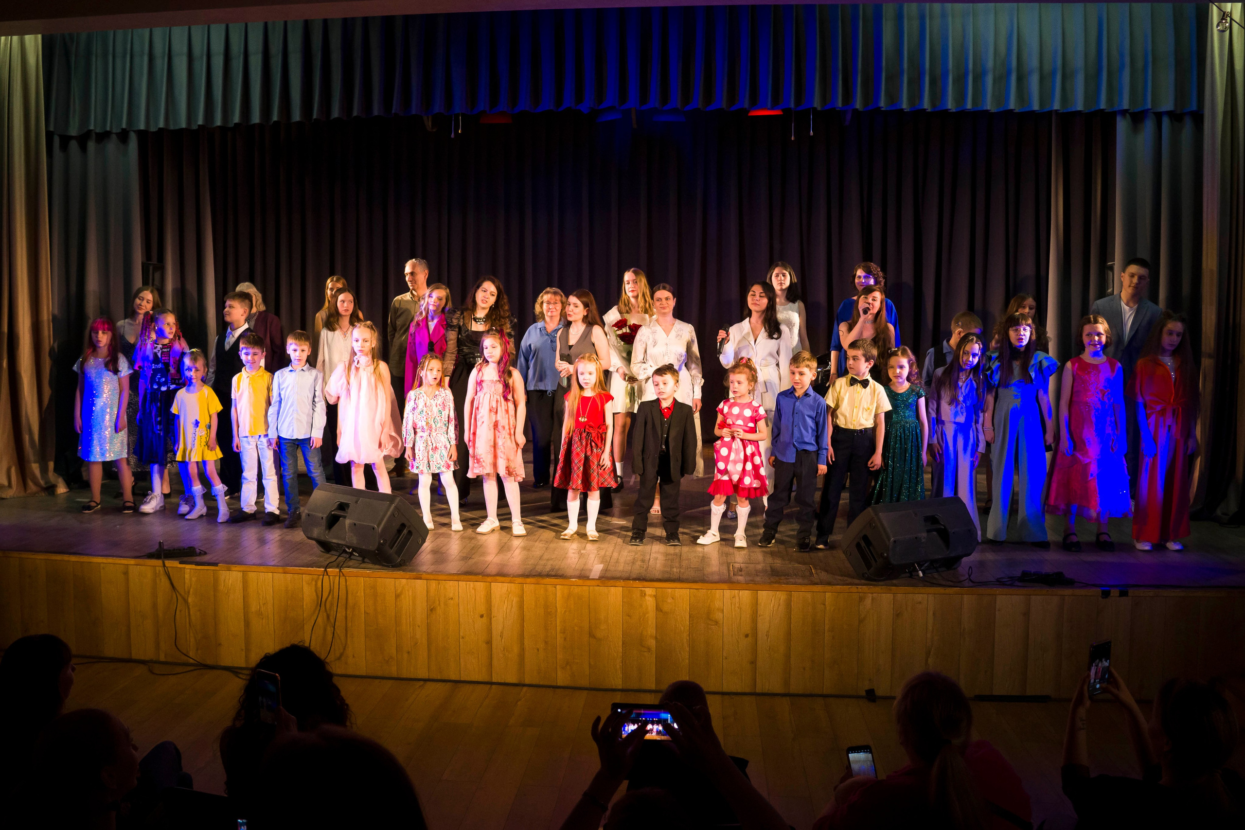 Концерт вокальной студии. Фотограф в Санкт-Петербурге. Репортажная и все съёмки для бизнеса
