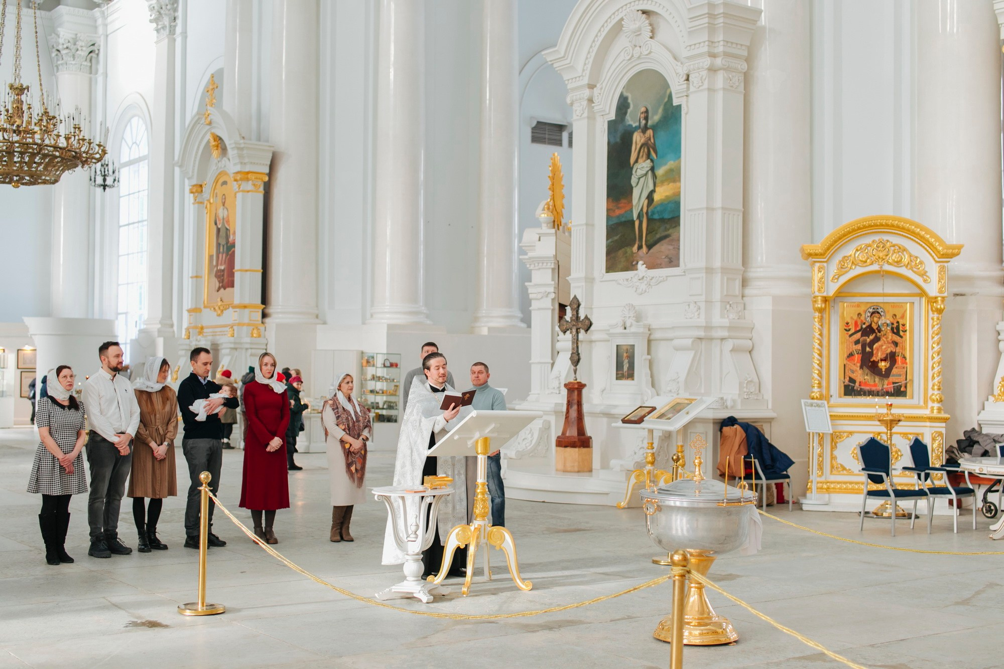 Индивидуальное крещение в Смольном Соборе, где провести крещение СПб, лучший храм для крещения, сколько стоит крещение, церковь где не нужны беседы, без крестных