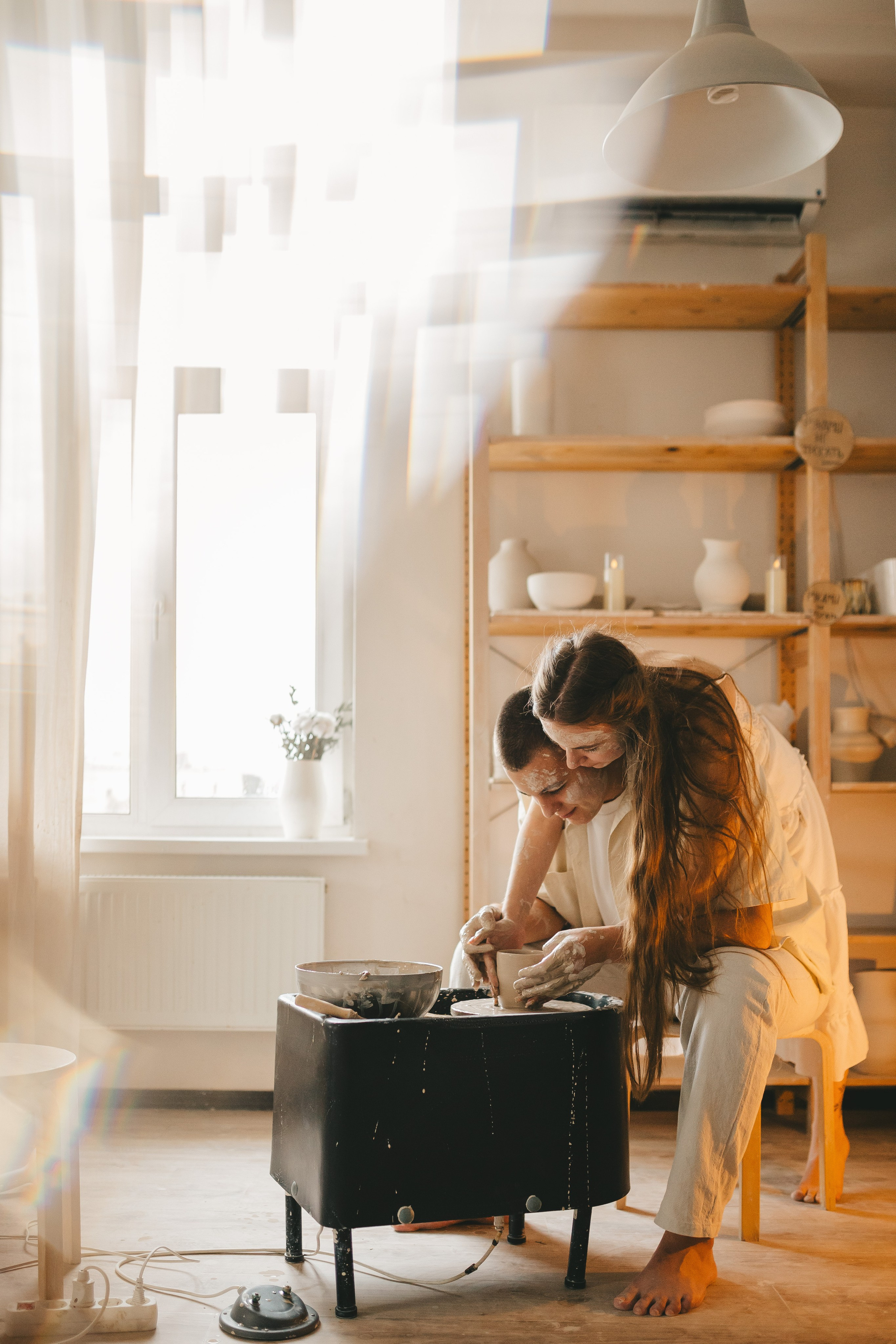Дима и Даша в гончарной мастерской. Семейный lifestyle фотограф в Санкт-Петербурге Людмила Пахомова