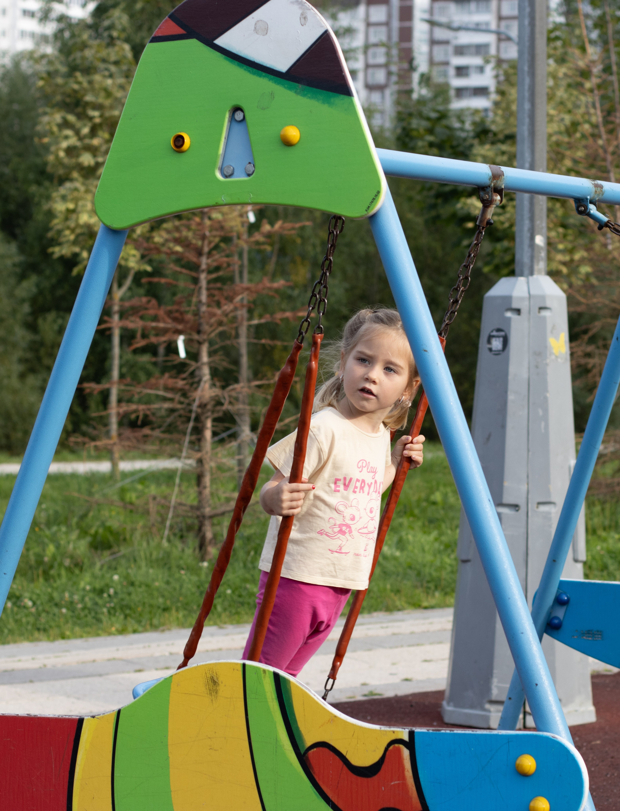 Две сестрички в парке. Главная