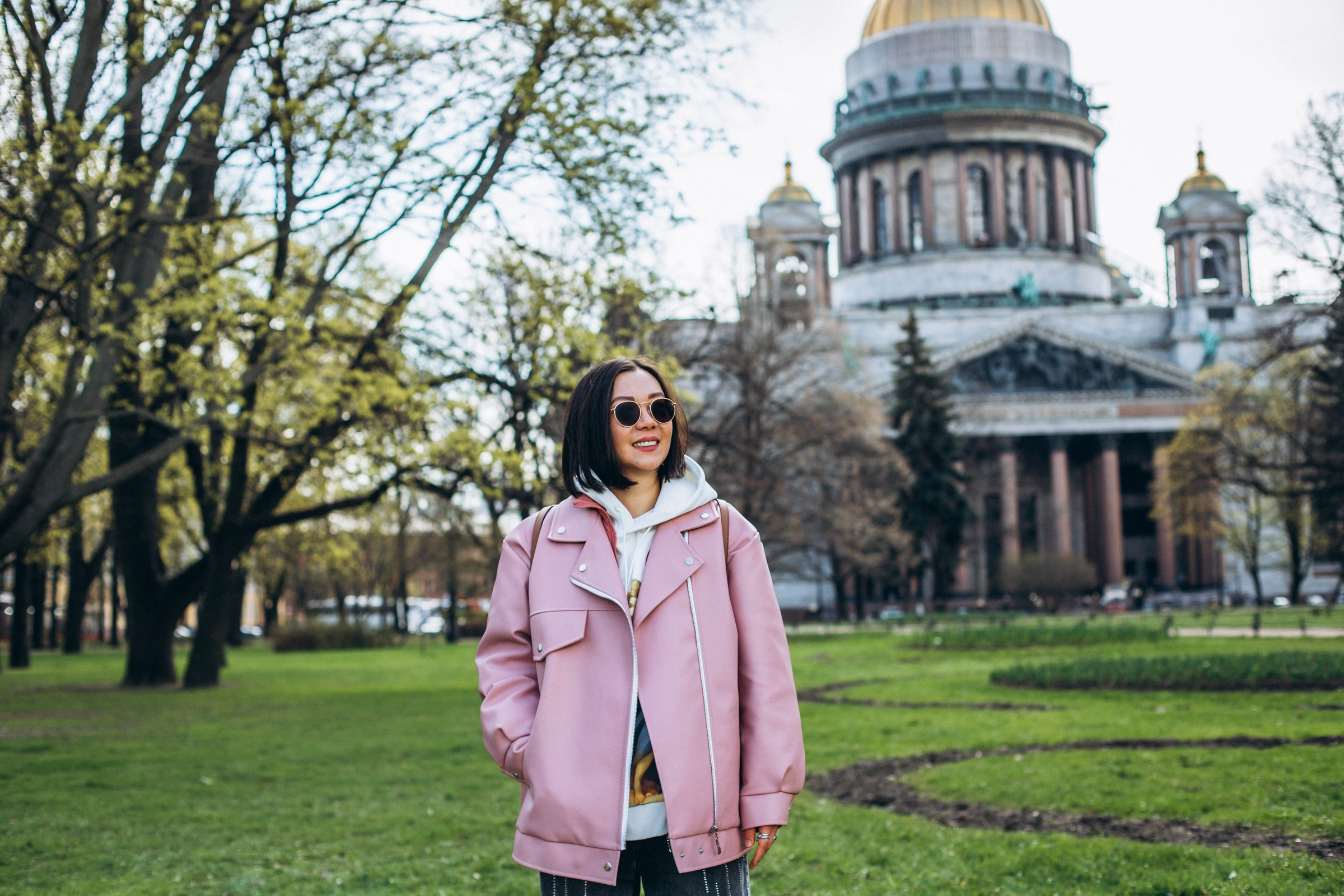 Максим и Катерина в мае. Фотопрогулка в Петербурге. Индивидуальный и семейный фотограф в Санкт-Петербурге