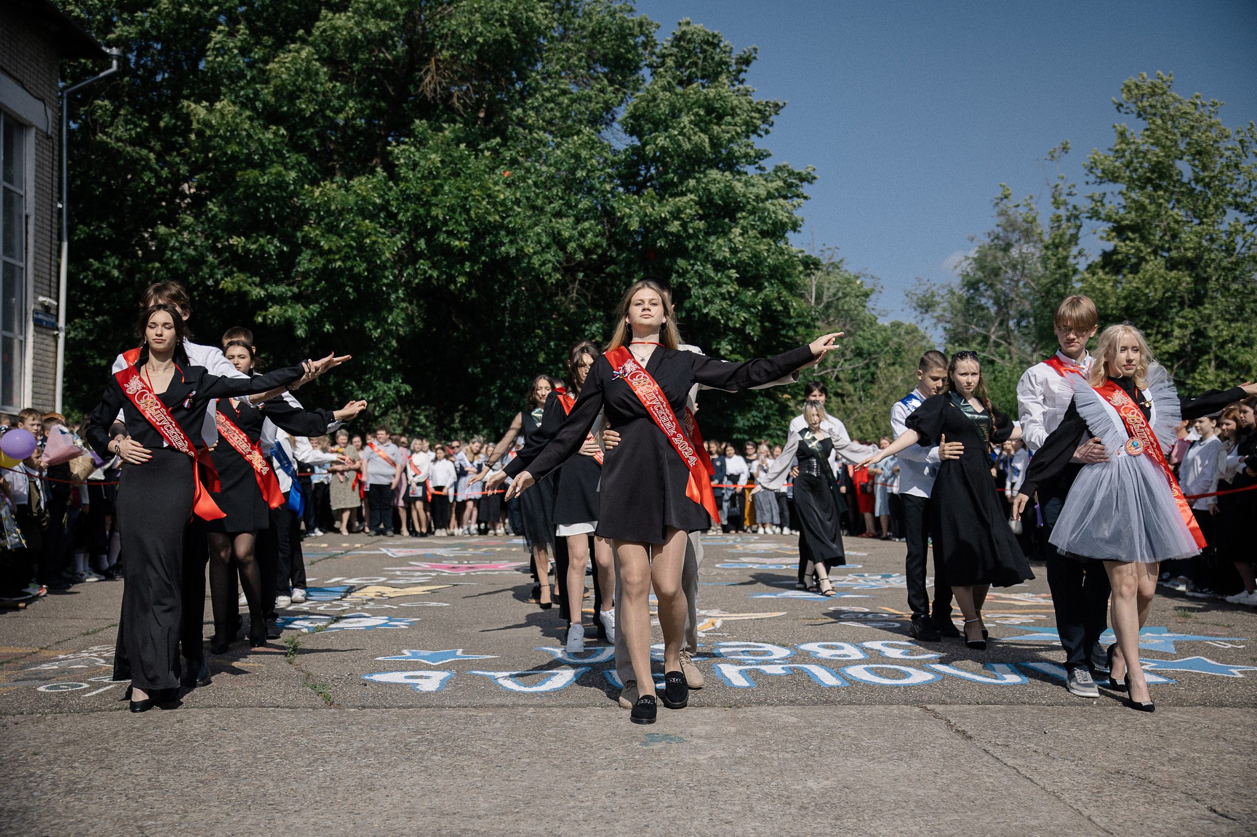 Последний звонок — линейка. Свадебный фотограф Роман Еремеев