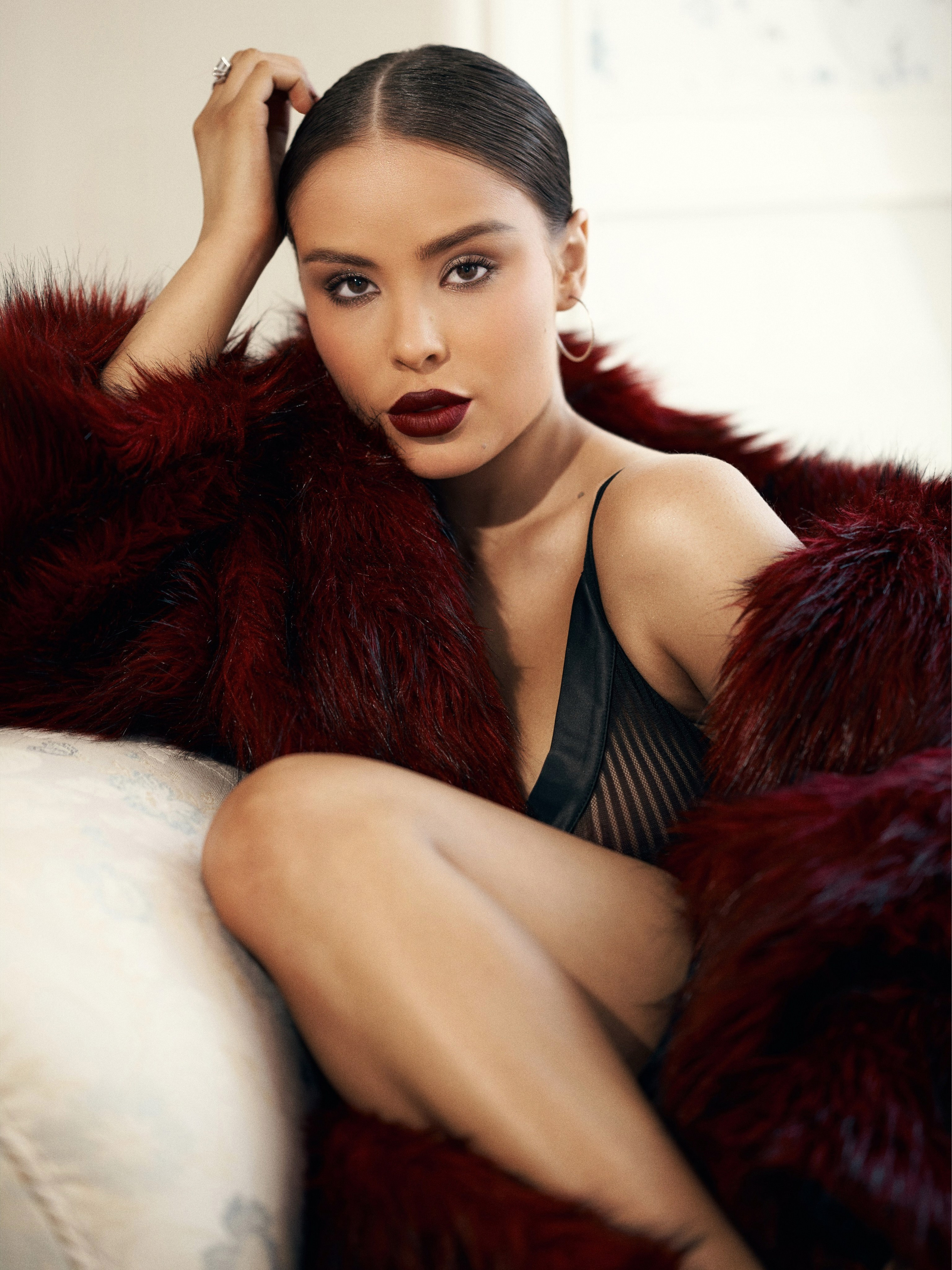 Индивидуальная женская фотосессия с искусственным светом