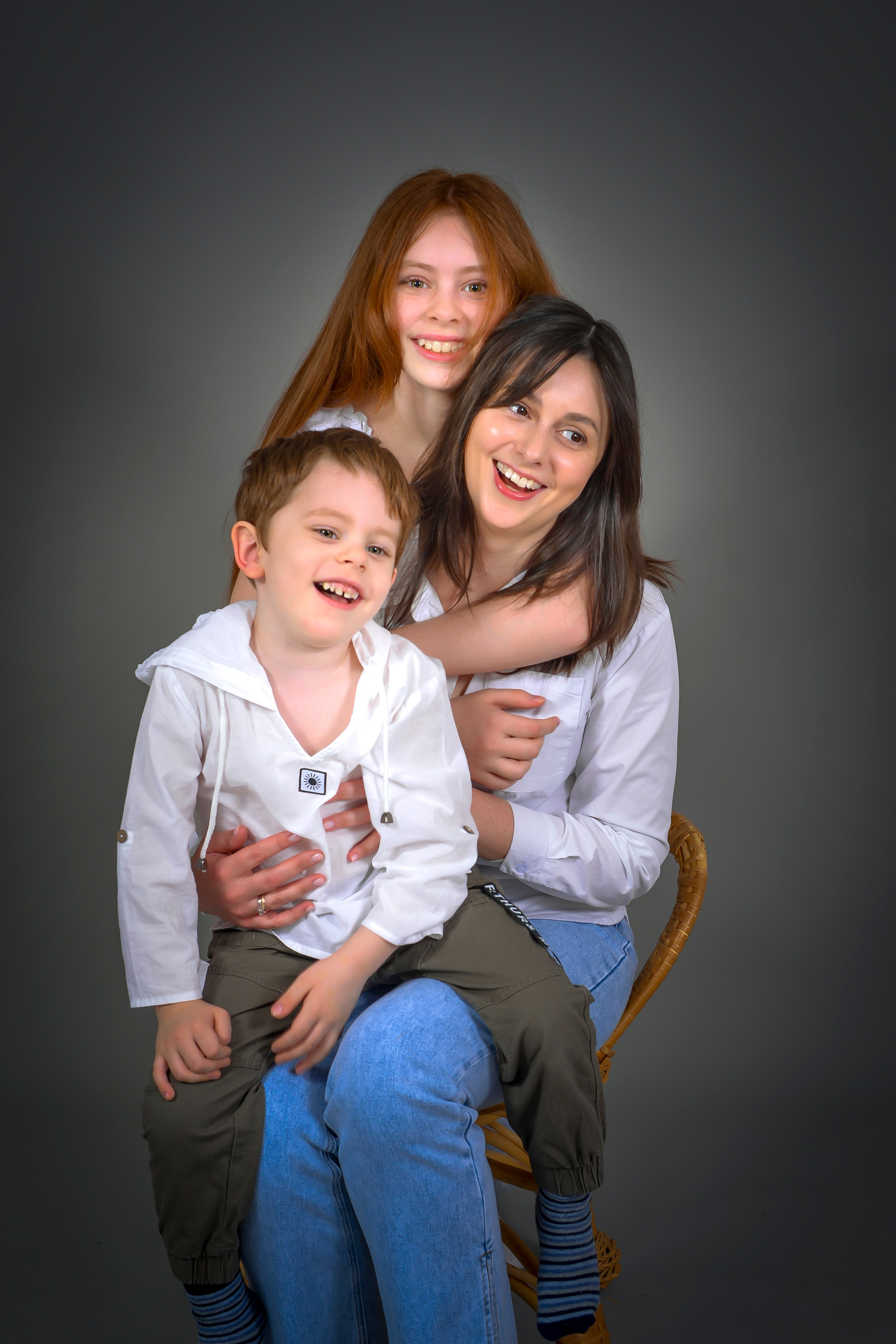 ДОЧКИ, ВНУЧКИ, БАБУШКА. Фотограф Юлия Антушева