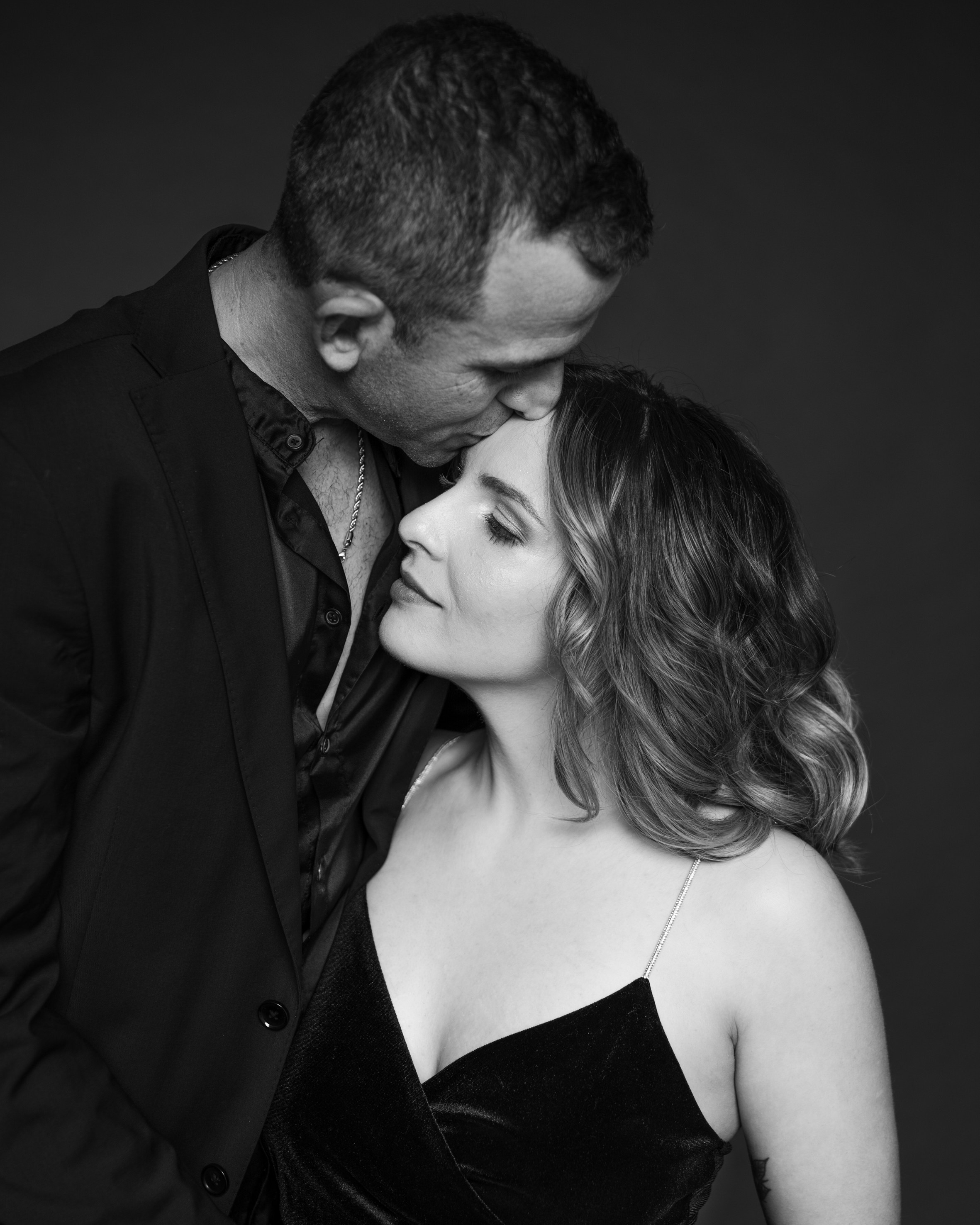 ANA and NELSON. Studio. Anastasiia Antoniuk portrait, family and couple photographer, Portugal