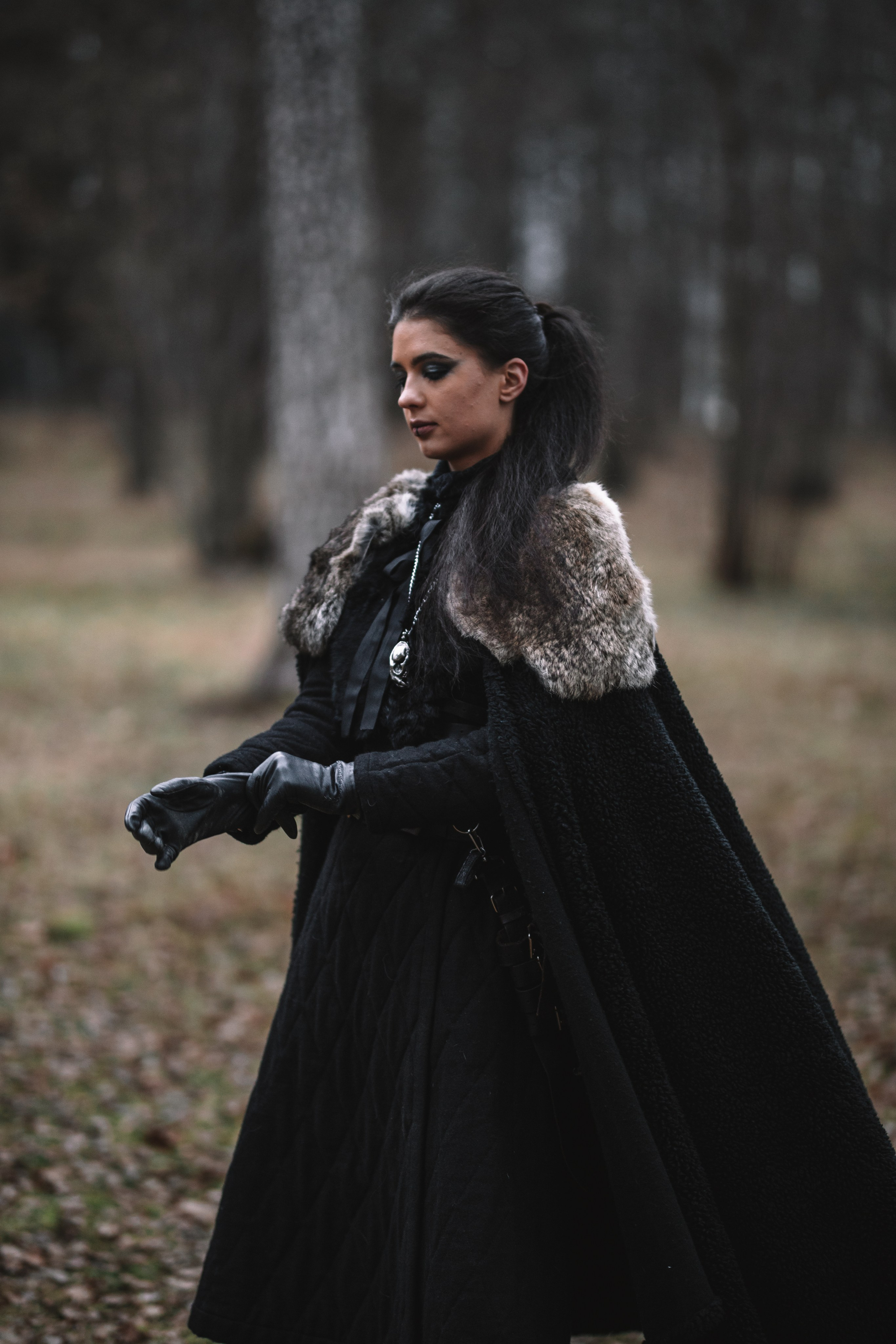 Наташа с фризом в костюме викинга. Фотосессии с лошадьми