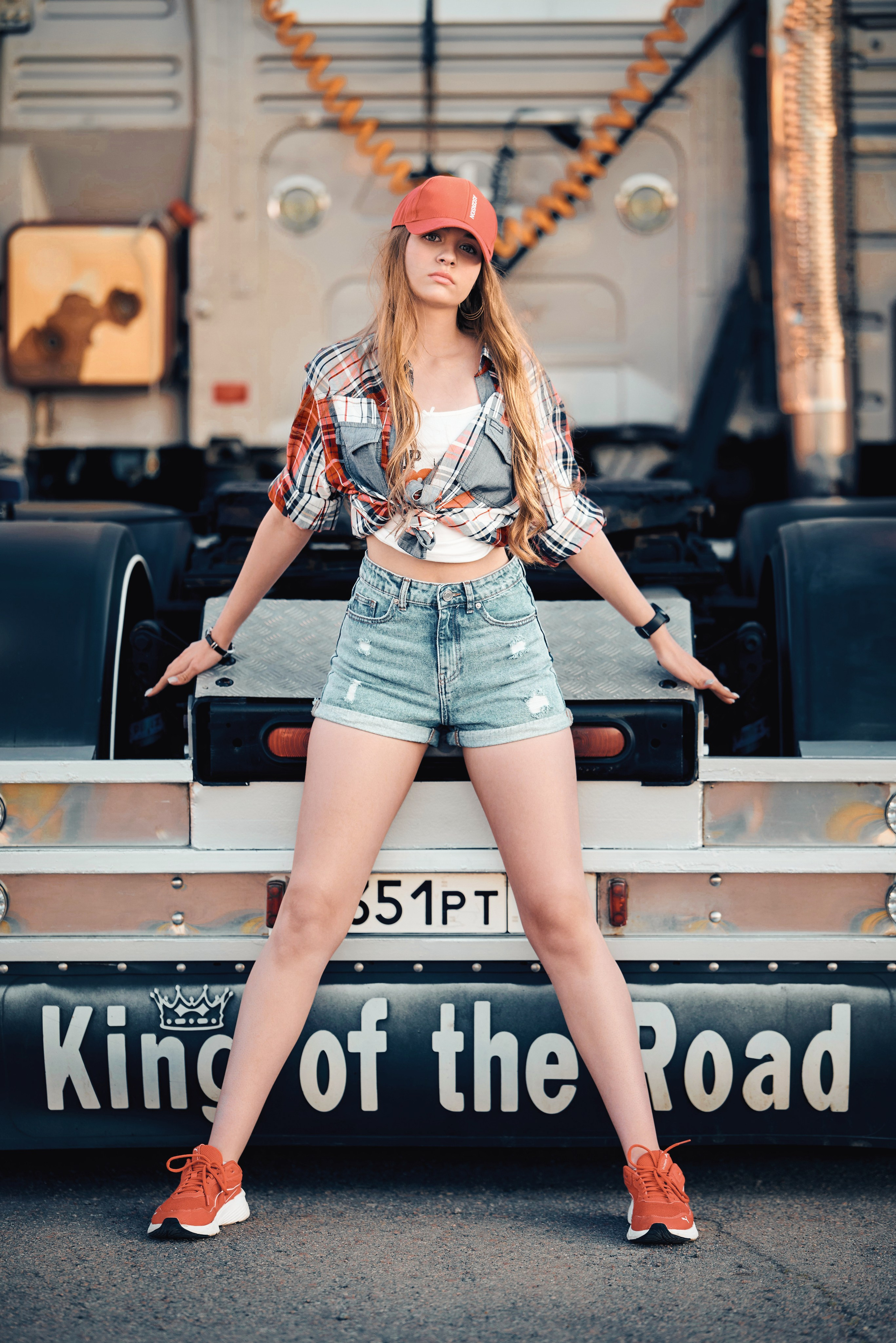 Truck & Girl. Фотограф Денис Кривопусков