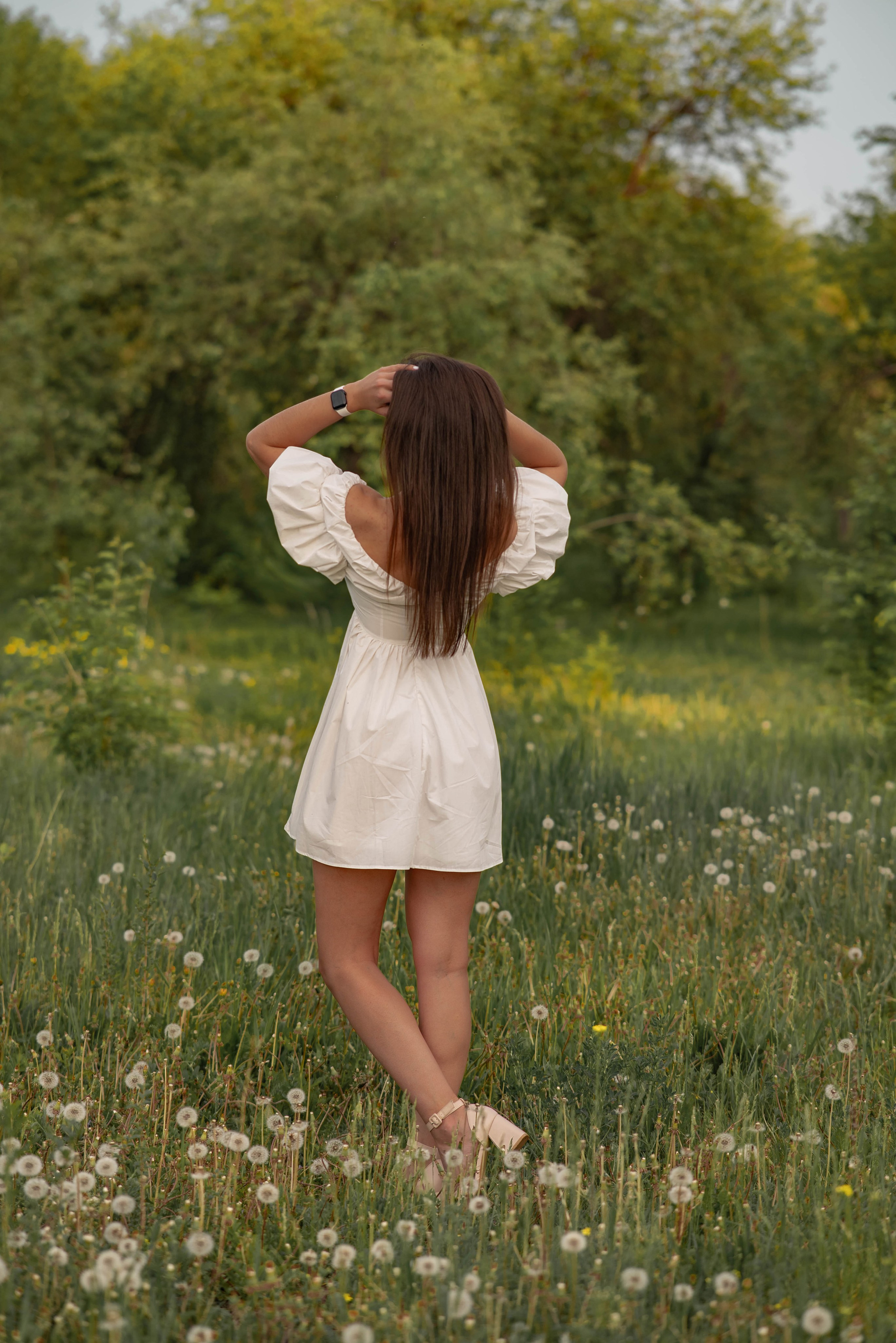 Вечерняя съёмка изящной девушки в парке города Абакан. Семейный и свадебный фотограф в Абакане Юлия Су