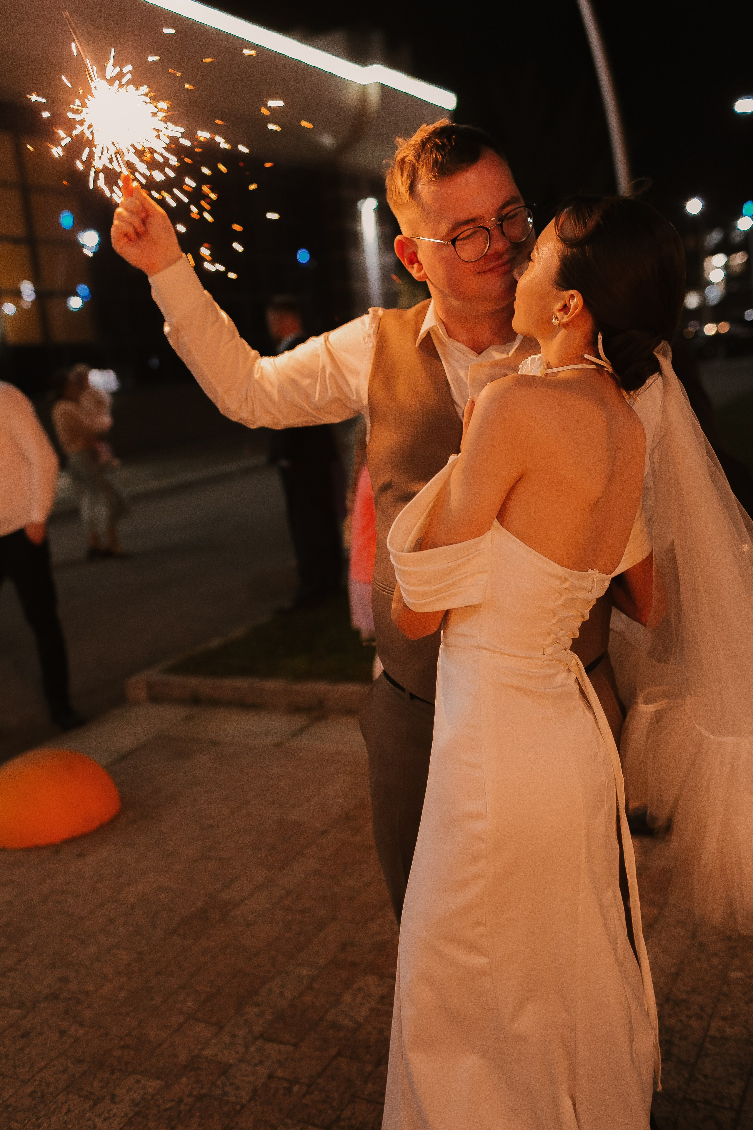 Свадебная осенняя фотосессия Ивана и Лидии в городе. Свадебный и репортажный фотограф в Ярославле и Санкт-Петербурге Роман Микрюков