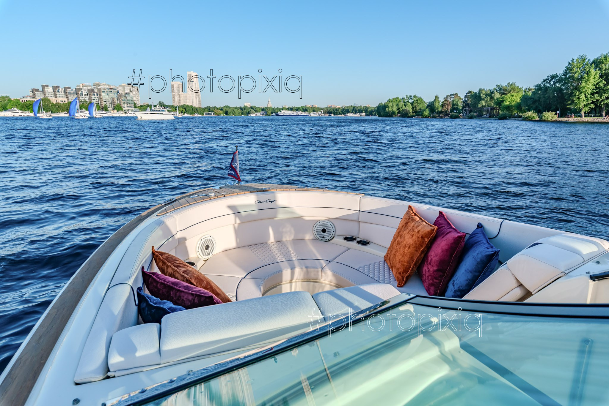 Фотосъёмка катера Chris Сraft для брокера. Интерьерная съёмка и виртуальные туры — Интерьерный фотограф Кузнецов Сергей (photopixiq)