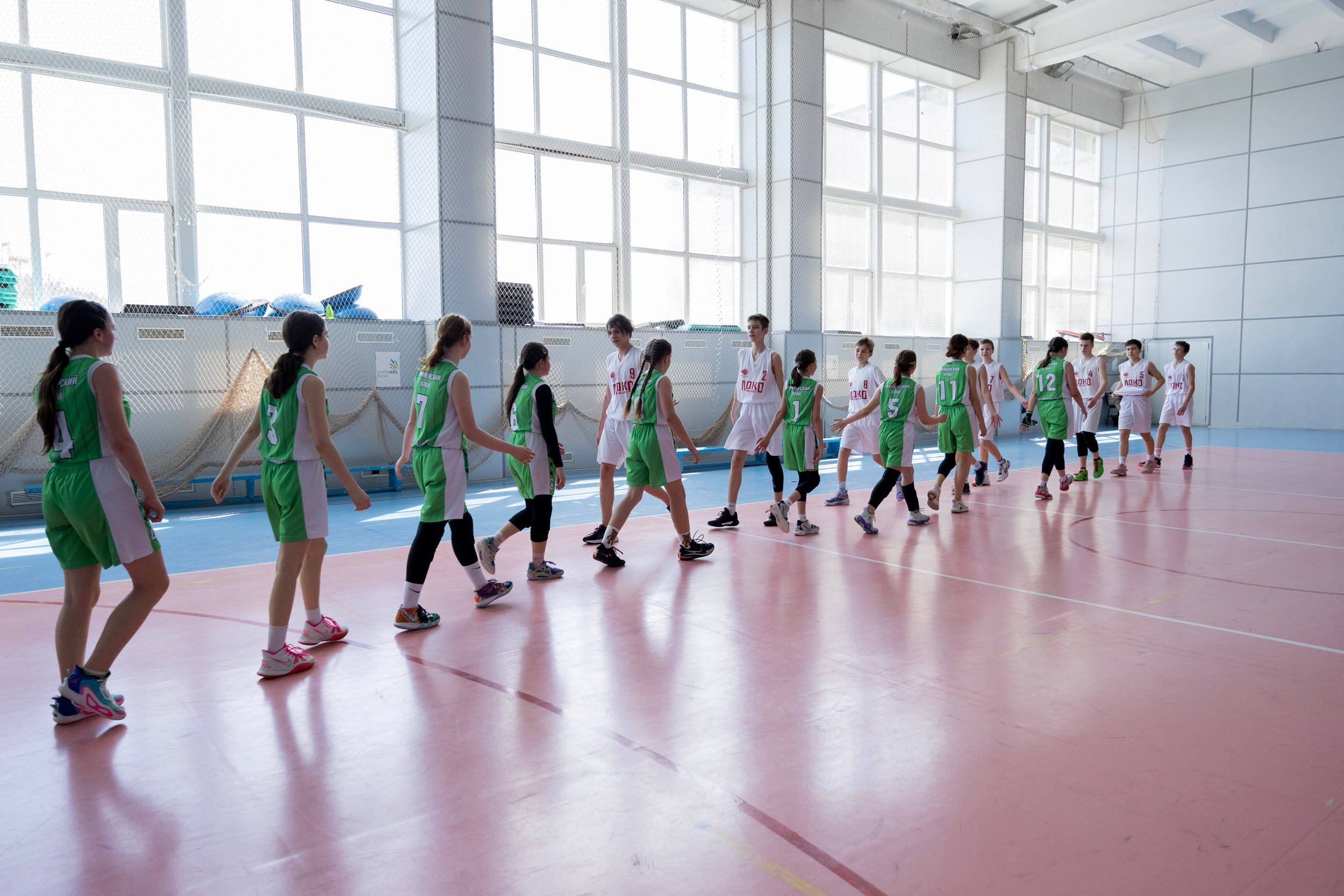 Соревнования по баскетболу среди школьников. Репортажный и портретный фотограф в Владивостоке