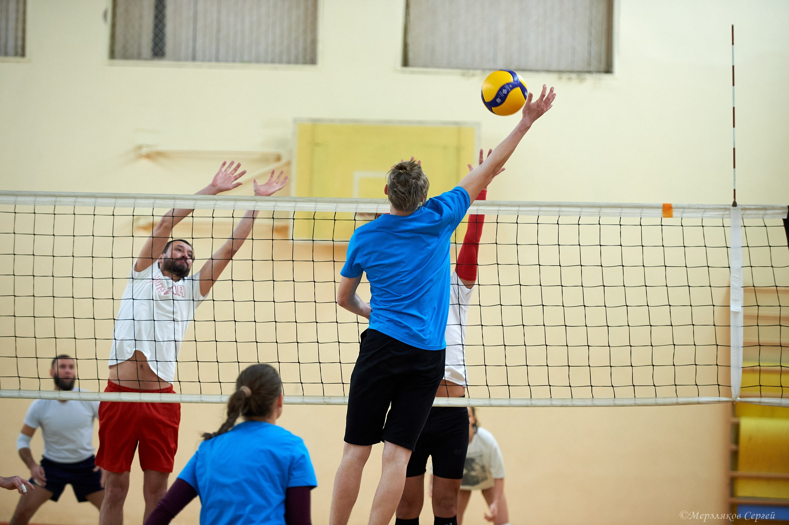 Новогодний турнир по волейболу. Ижевск. 15.12.2023. Спортивный репортажный фотограф в Ижевске Сергей Мерзляков