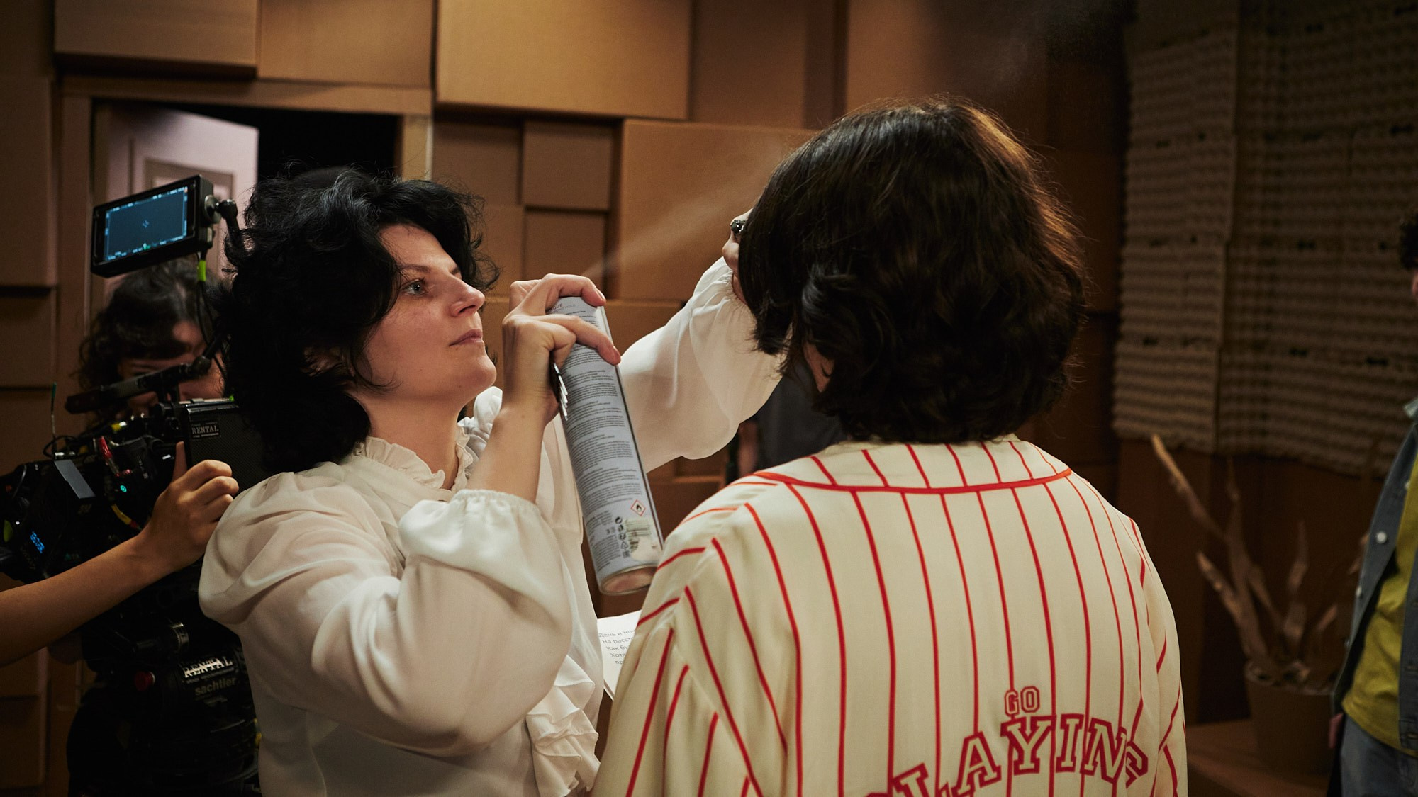 Бэкстейдж сериала «Школота» — репортажная фотосъёмка съёмочного процесса. Репортажный фотограф в Москве — Дмитрий Тарасов | Съёмка мероприятий, концертов, корпоративов