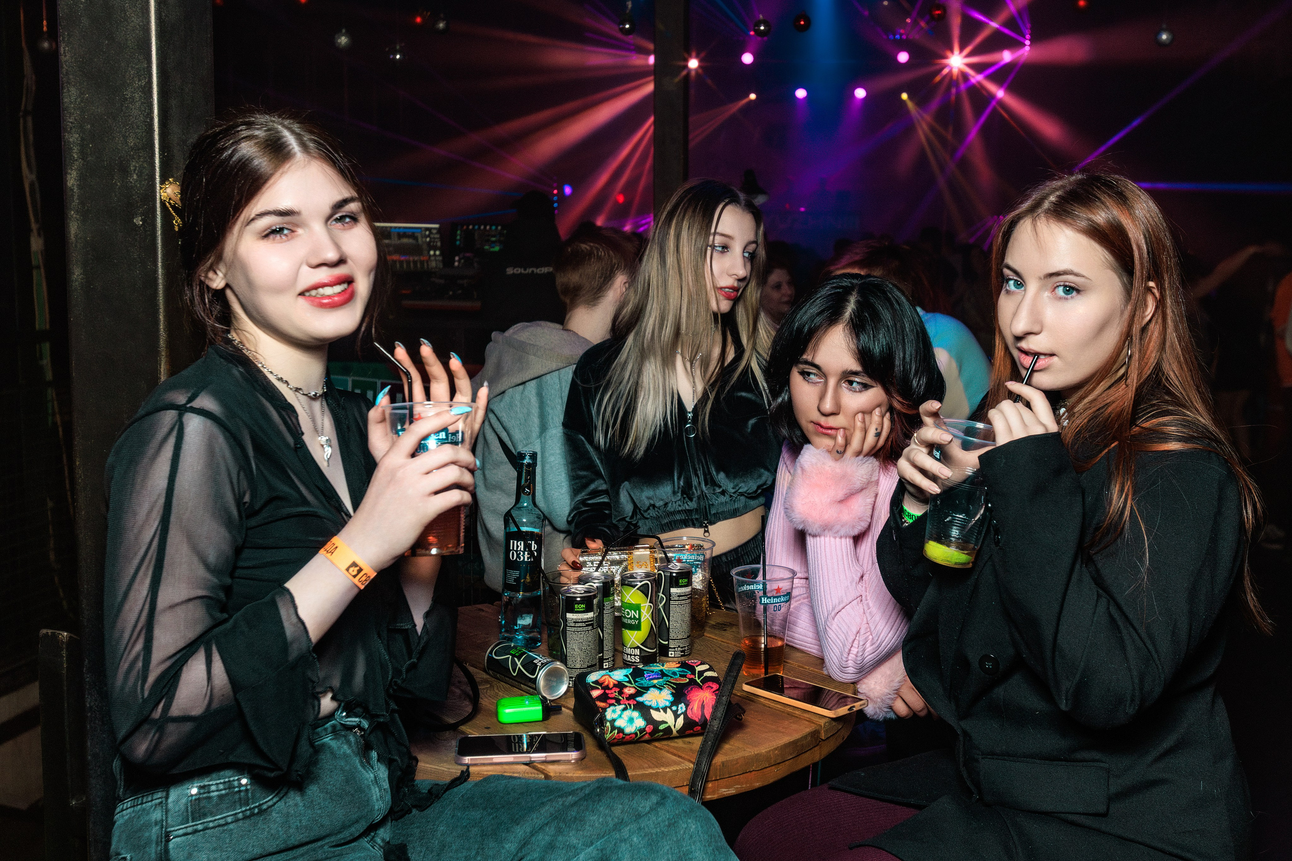 18.01.25 Tinder party. Репортажный фотограф Екатеринбург | Яркий, качественный репортаж | Концерты, клубы, репортаж, праздники, корпоративы