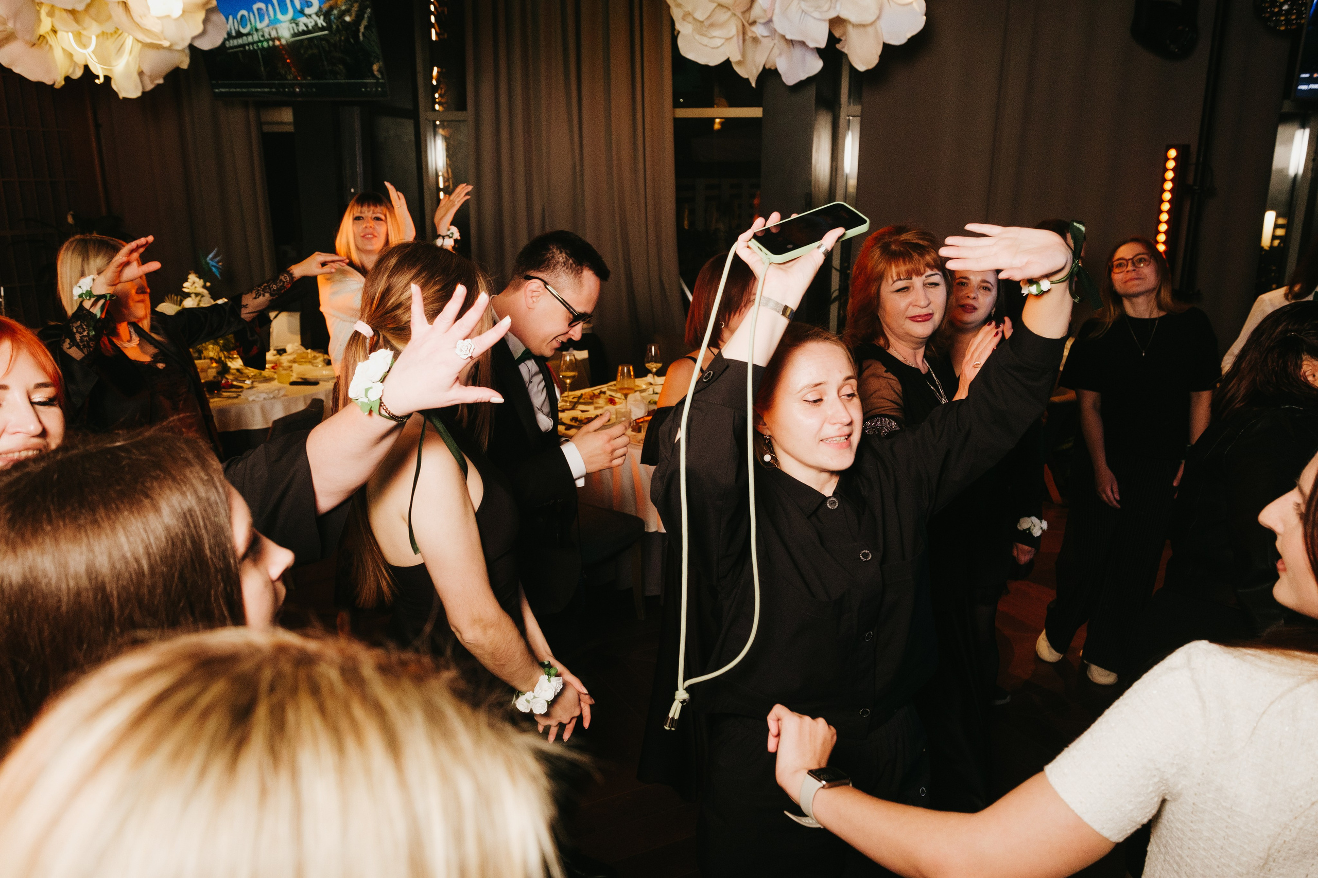 Корпоратив в Сириусу (Адлер) 10 лет компании. Свадебный фотограф Денис Ожигин в Краснодаре и крае. Эмоциональная и стильная съемка вашего дня