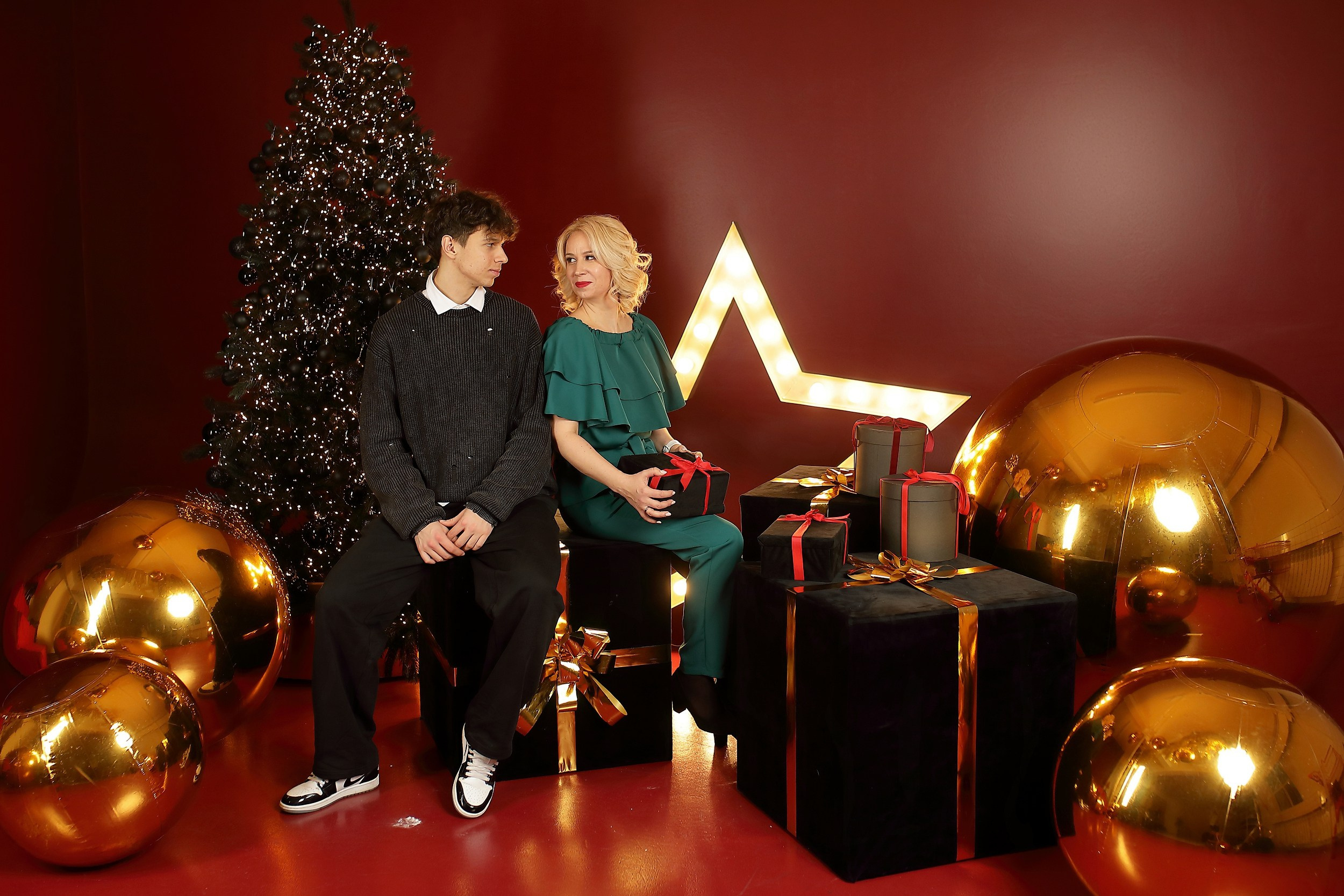 Яркий новый год. Свадебный и семейный фотограф и видеограф в Екатеринбурге Полянские Тимур и Анастасия