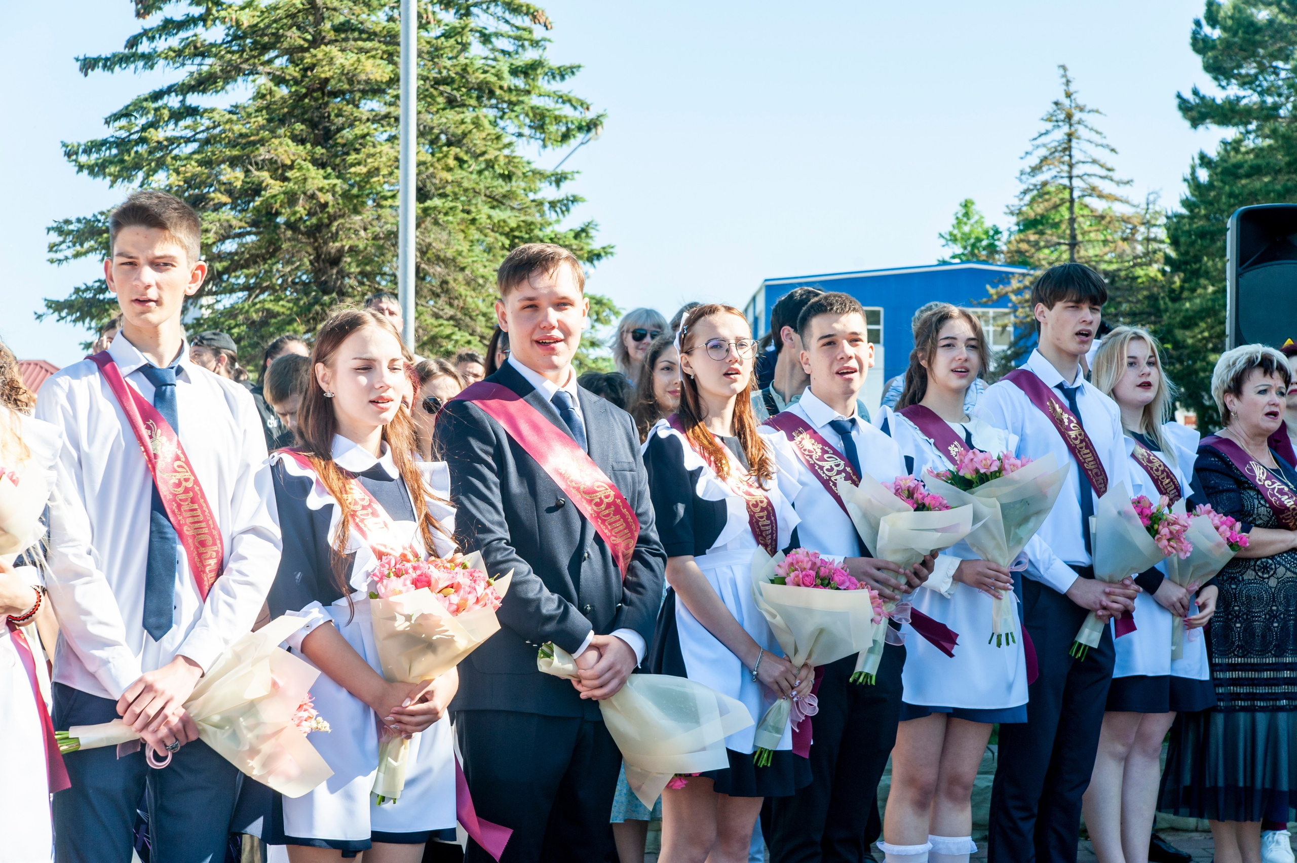 Последний Звонок МАОУ СОШ № 17 им. Эдуарда Есаяна — Архипо-Осиповка. Свадебный и семейный фотограф Денис Лукьянов в Краснодаре, Краснодарском крае и Республике Крым