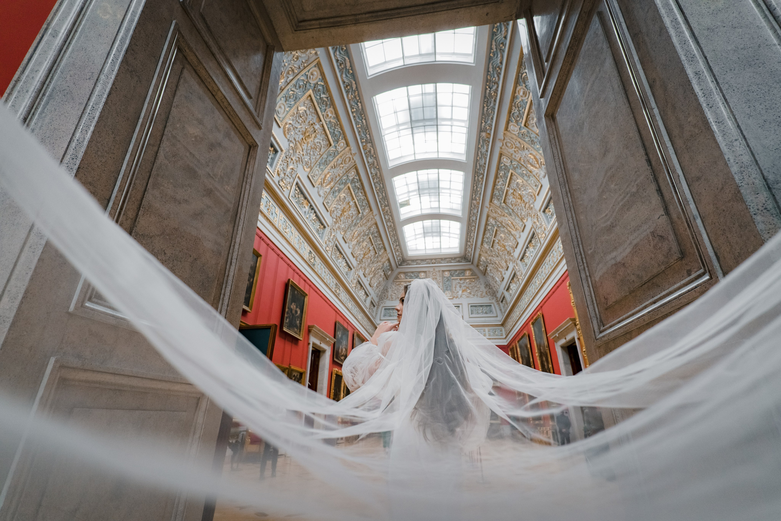 Фотосессия в Эрмитаже упрекрасно передаст Ваш стиль свадьбы!
