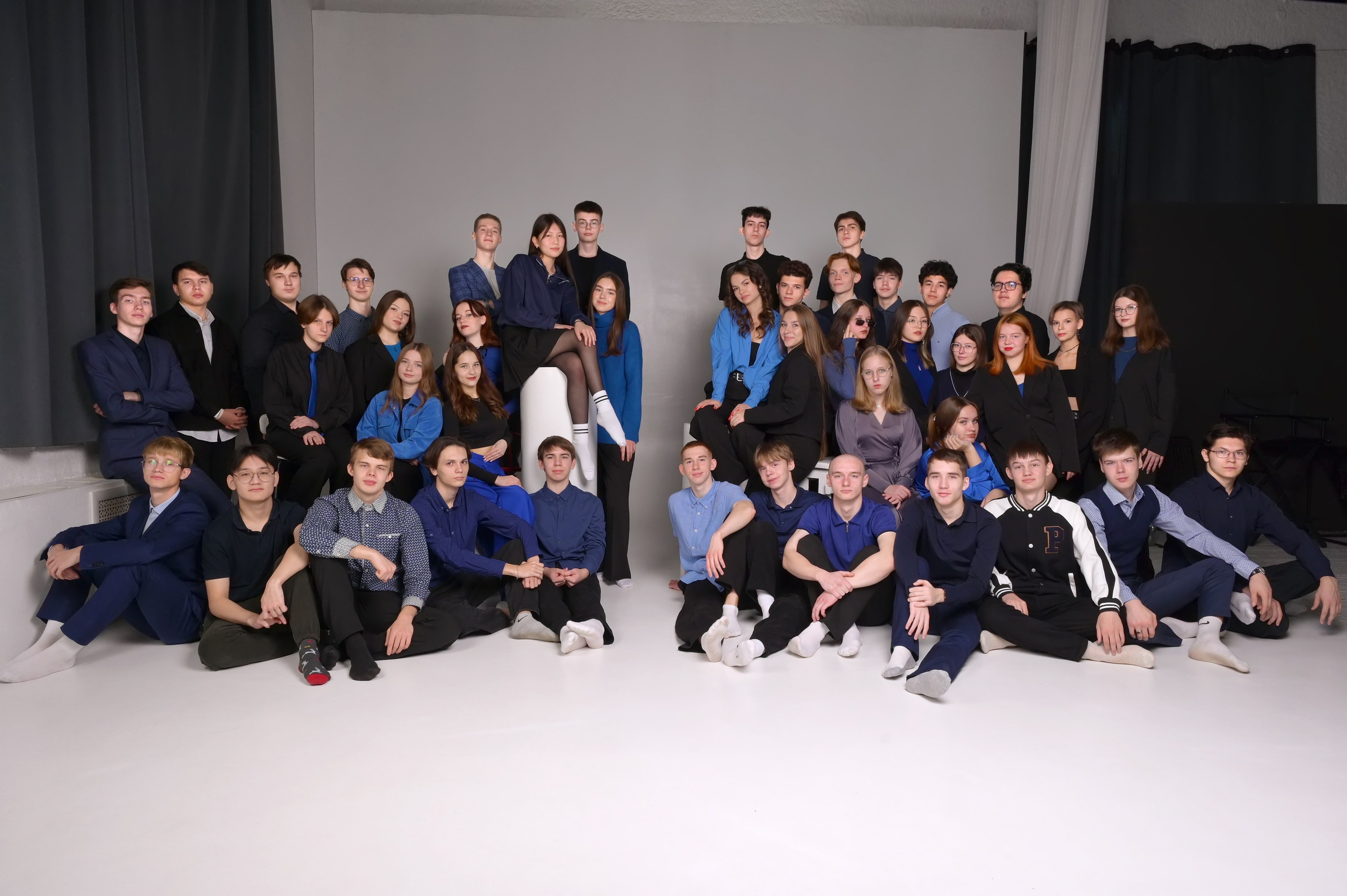 Фото из студии в Омске. Фото и видеосъемка в Омске | Выпускные альбомы