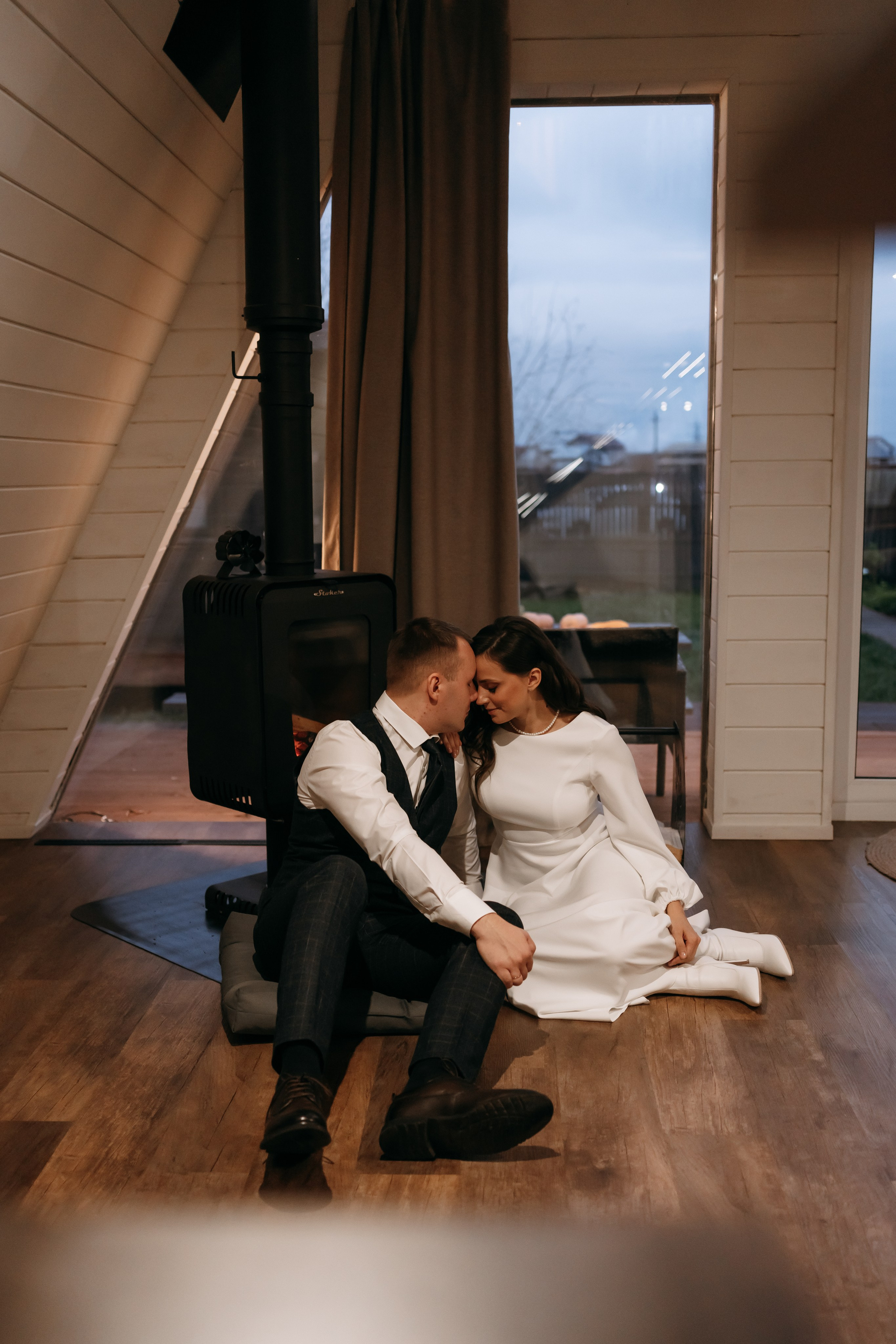 Выездная свадебная фотосессия в коттедже в Архангельске. Портретный и свадебный фотограф в Архангельске Елизавета Стрекаловская