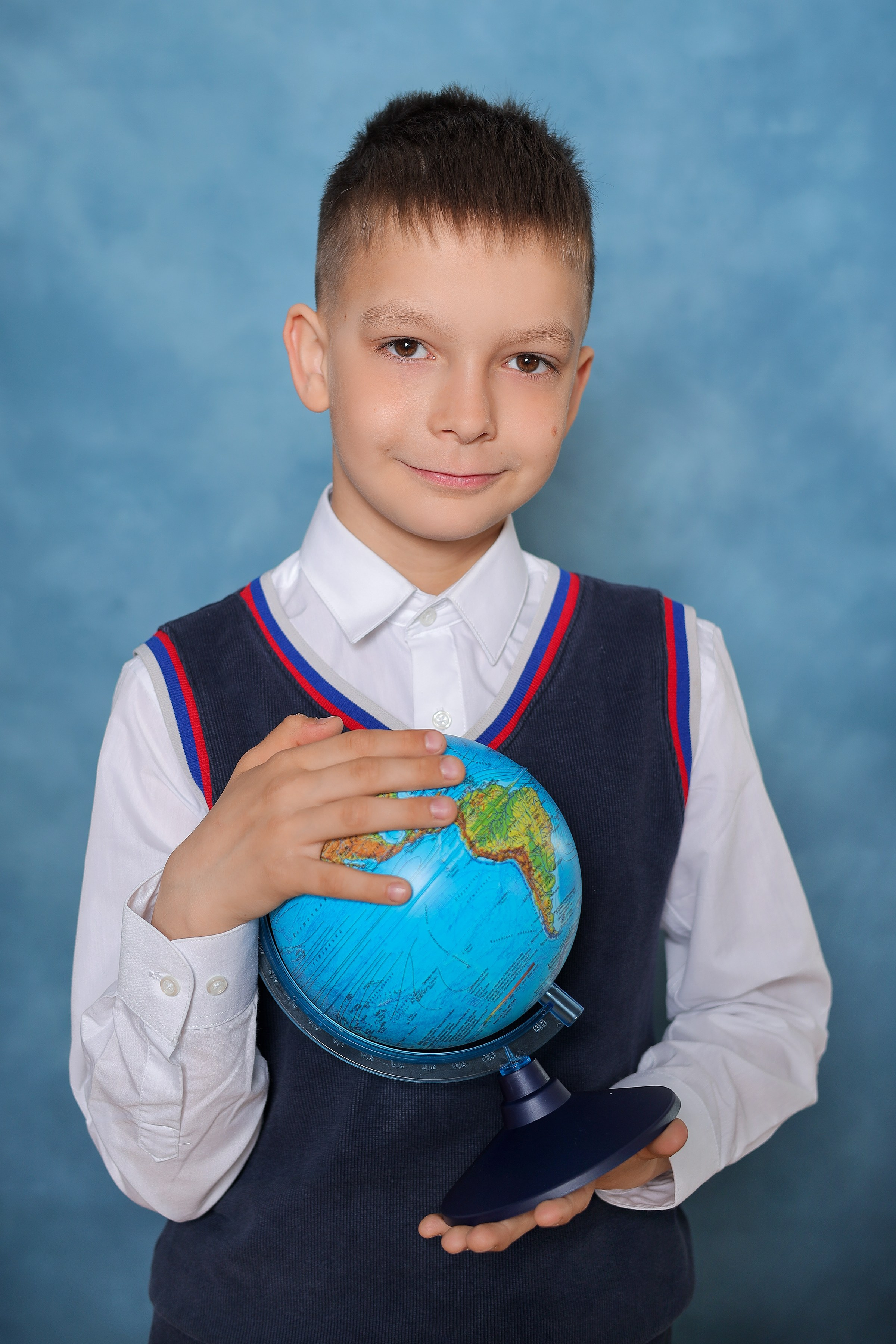 Фон Голубой. Фотостудия «Стремянка».Фотосессии в детских садах и школах