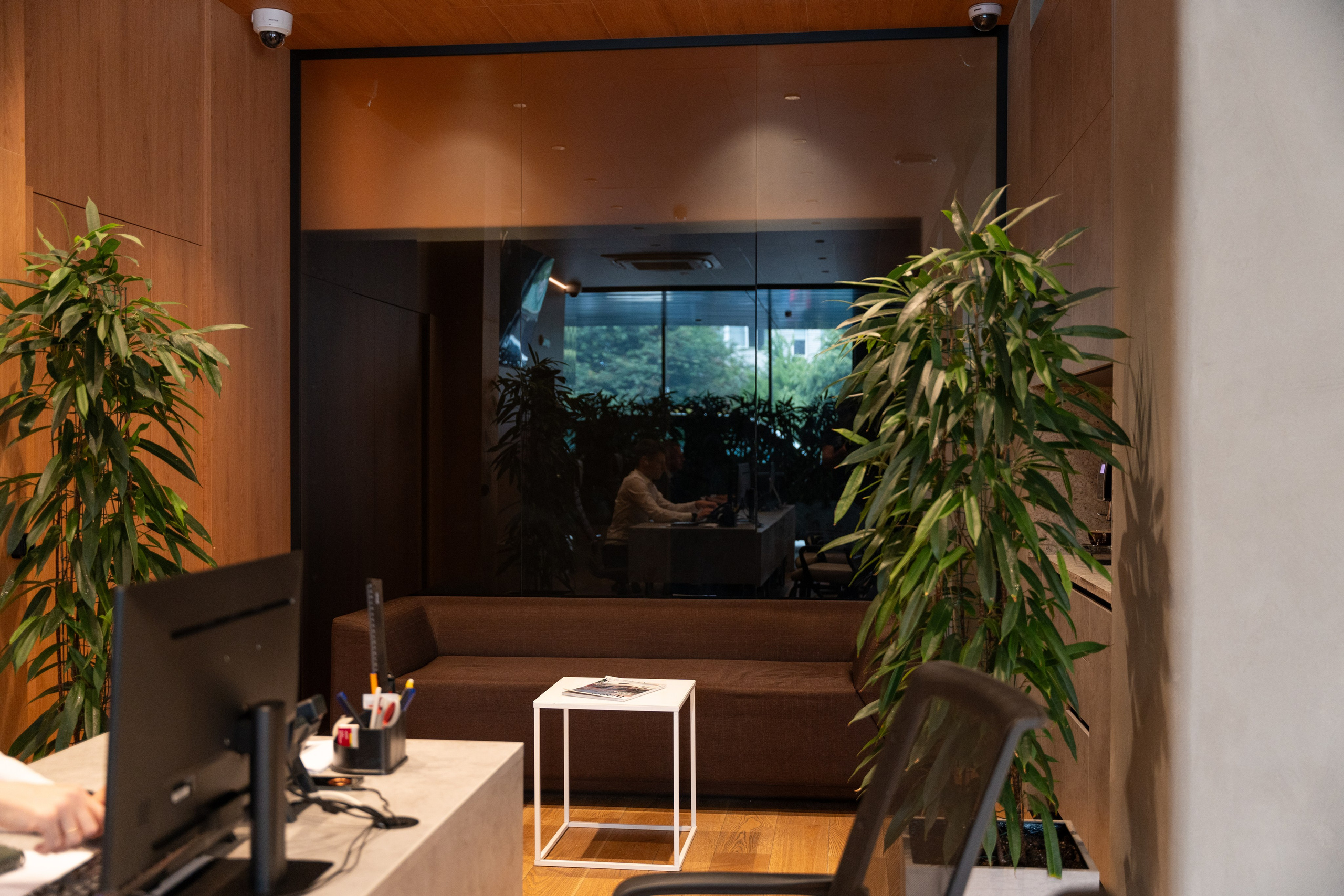 Интерьерная фотосъемка автосалона Elrus в Краснодаре. Zeekr, LiXiang Профессиональная фотосъемка интерьера премиум-автосалона в Краснодаре. Шедевры для Вас! Фотограф и Видеограф в Краснодаре Пахиев Руслан