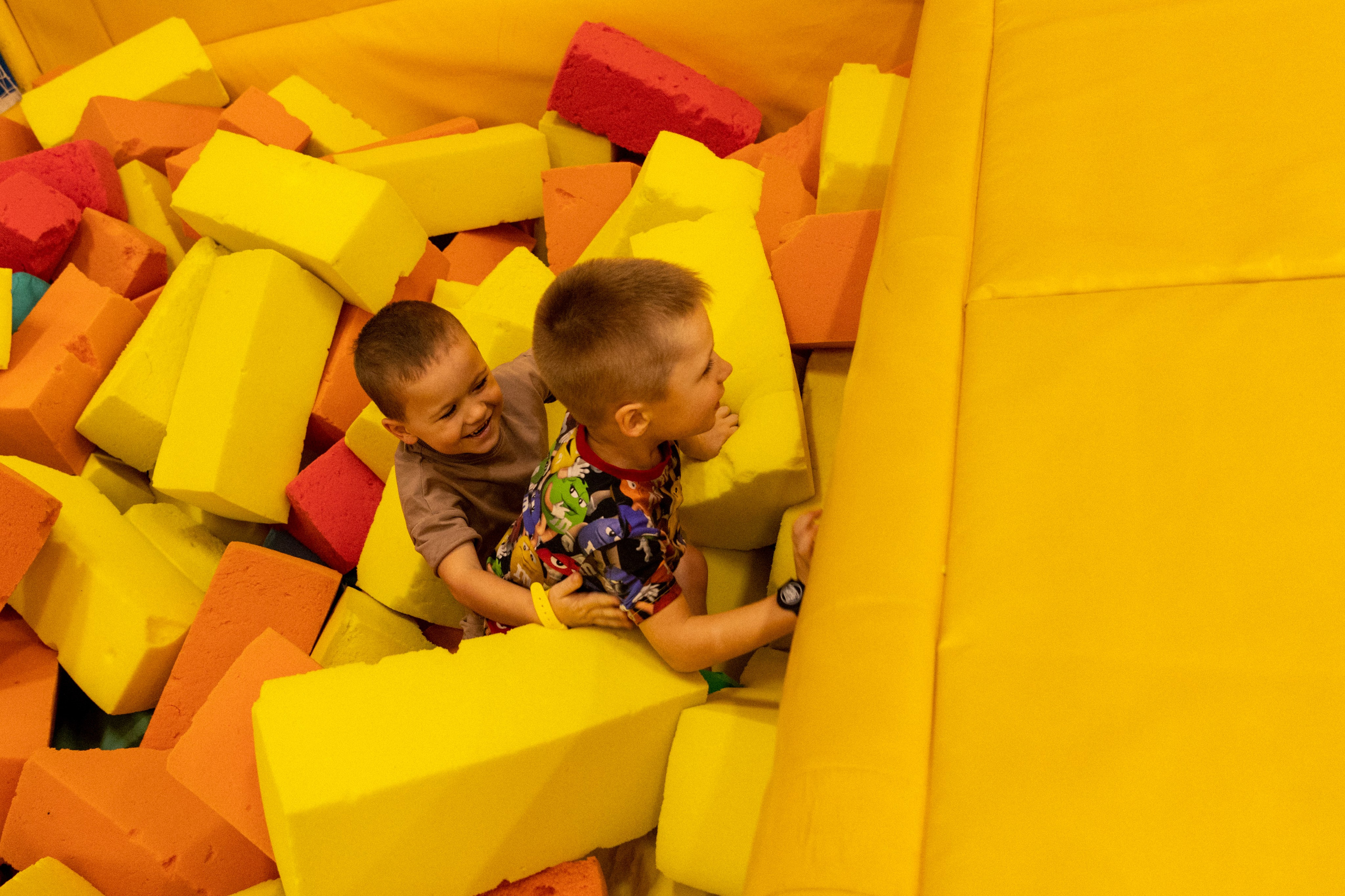 День рождение Артема в CityJump. Выпускные альбомы во Владивостоке