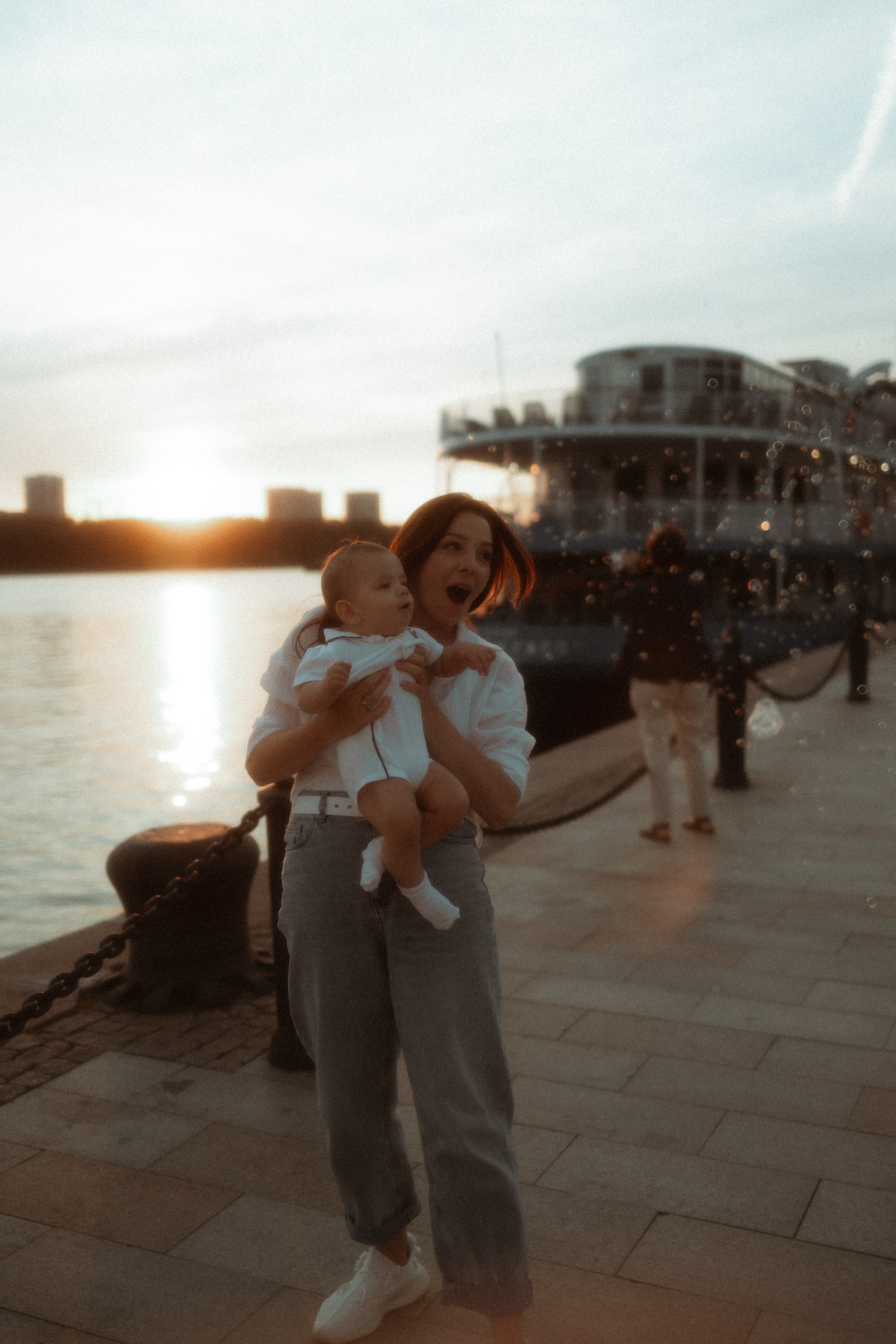 Прогулочная семейная фотосессия на Речном вокзале. Семейный фотограф в Москве и Люберцах Юлия Гуськова