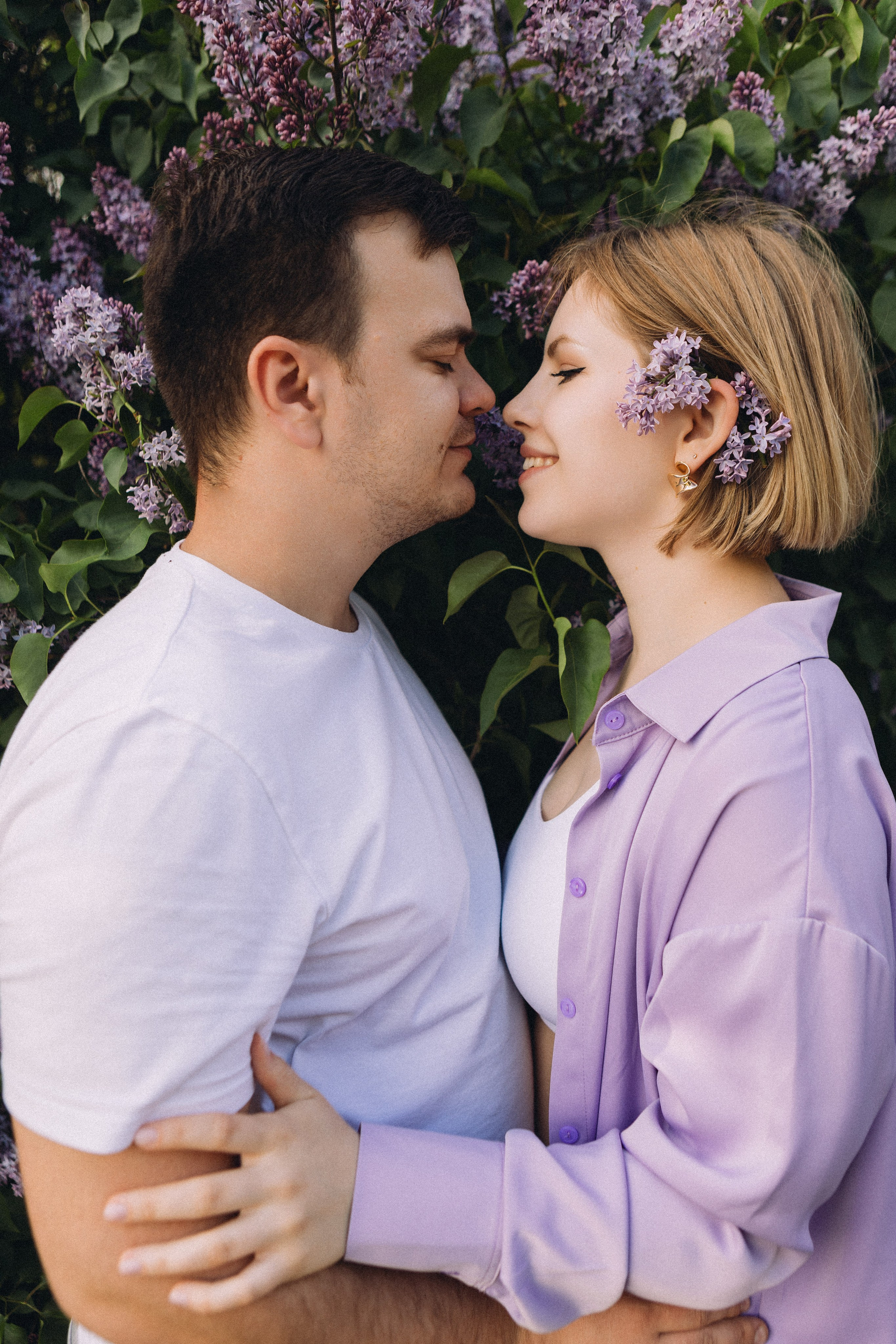 Фотосессия для пары в сиреневом саду. Фотограф Калагина Светлана