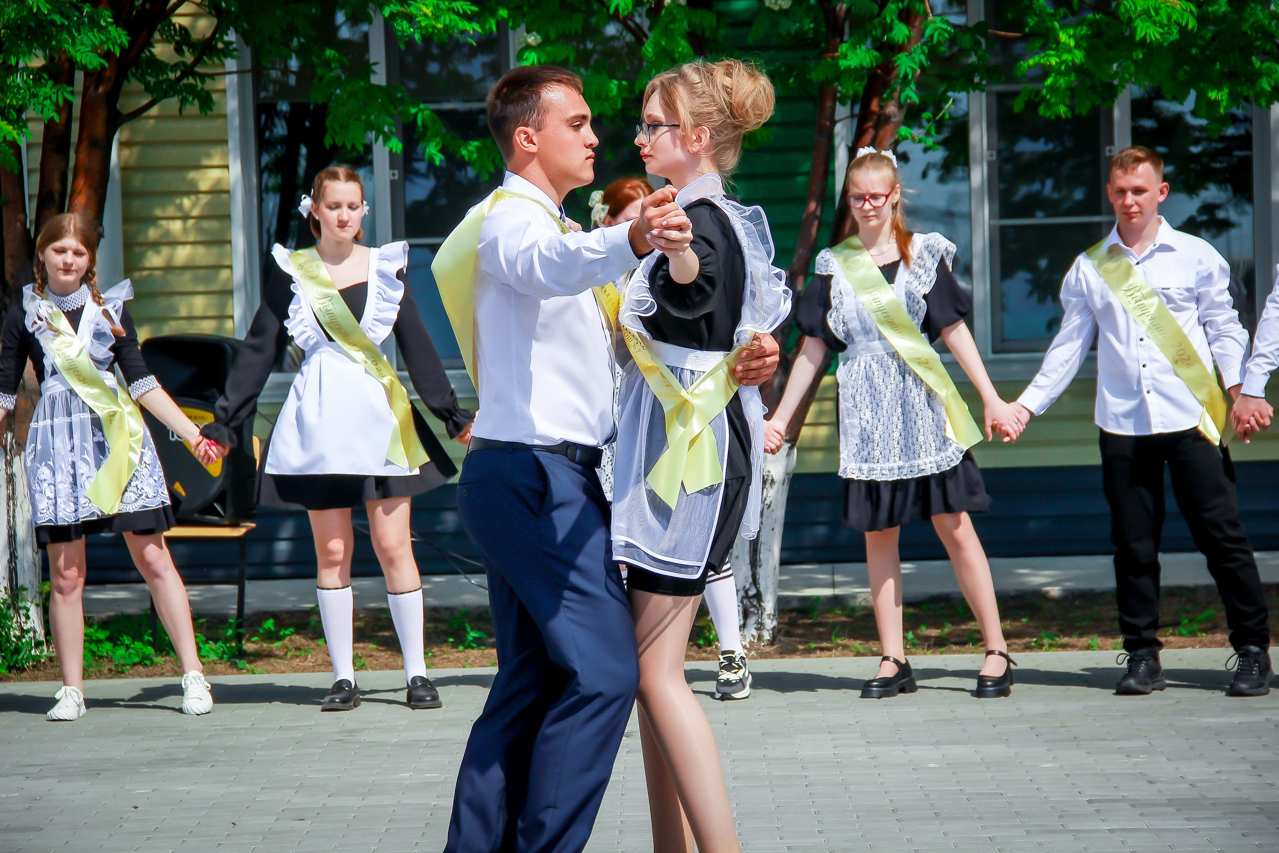 9-11 классы СЪЁМКИ ВЫПУСКНЫХ И ПОСЛЕДНИХ ЗВОНКОВ. Выпускные альбомы для школ и Детских садов в Барнауле /Выпускные/Свадебные/Детские/Семейные и др. виды съёмок /Фотограф Вера Валейко