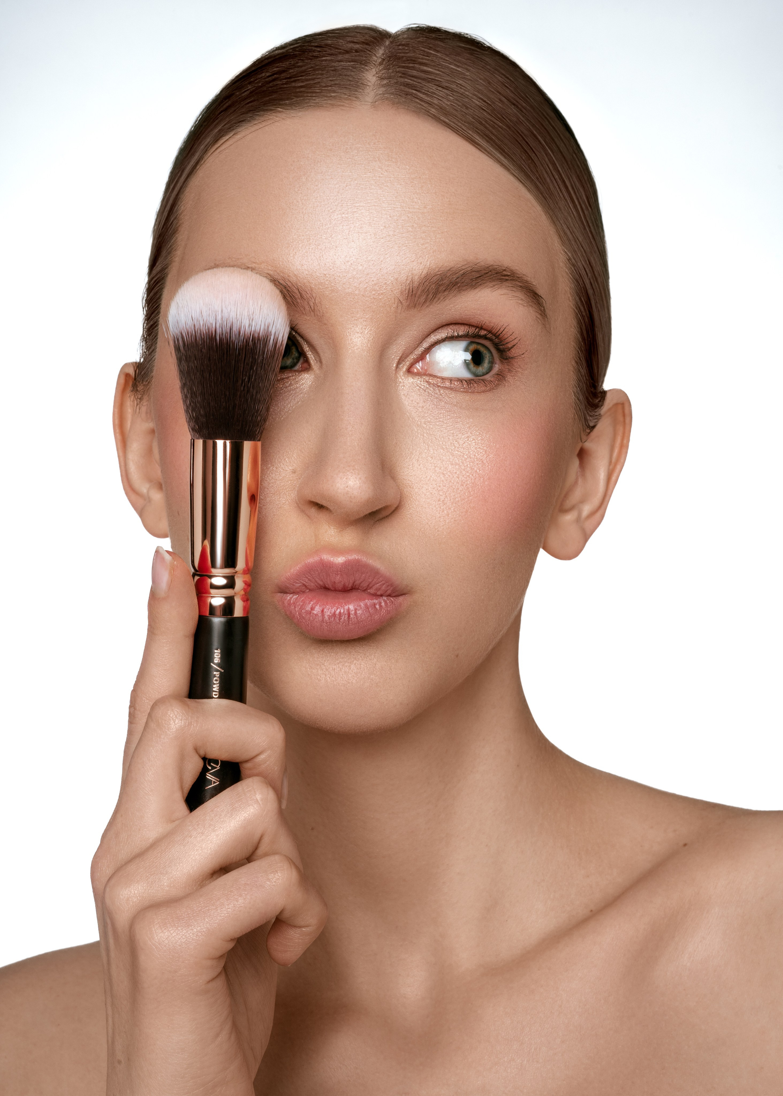 BEFORE / AFTER. RETOUCHER / Beauty / Product / Fashion / Commercial