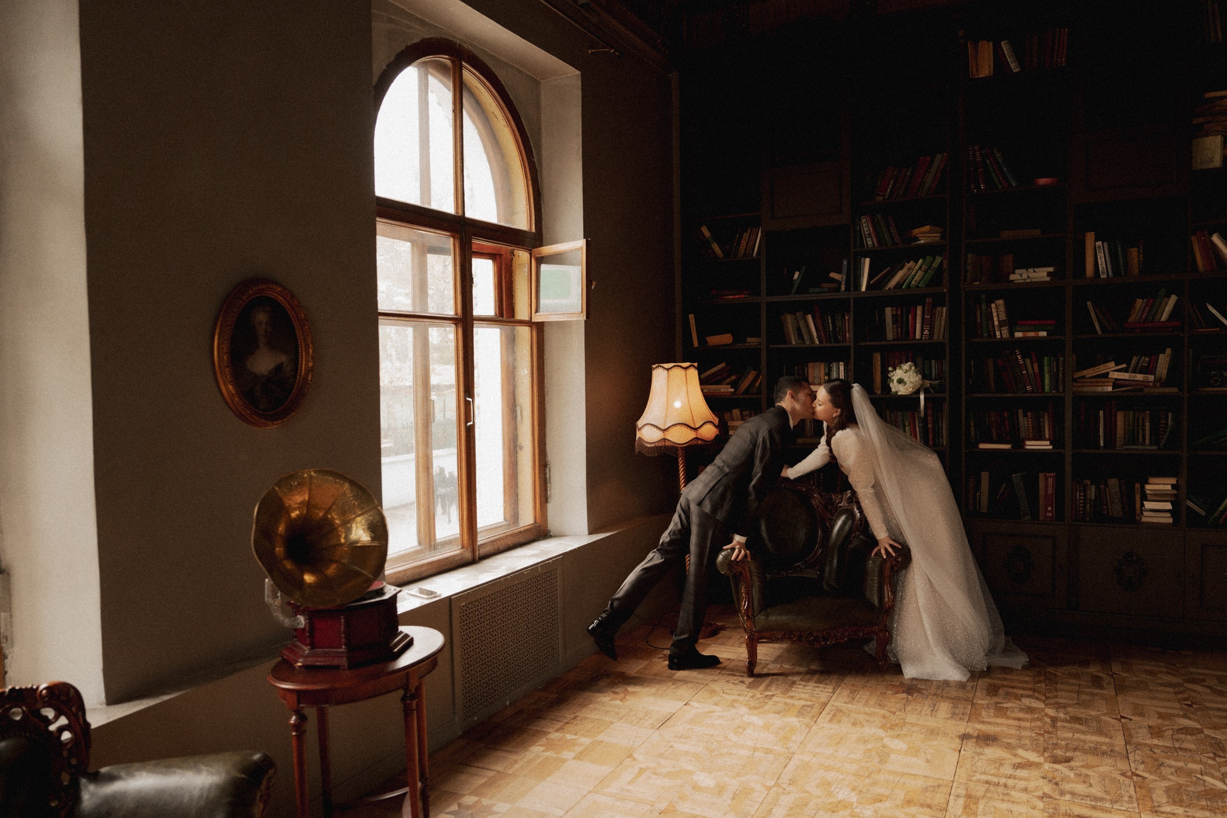 В ♡ К — Книжная история о любви. Свадебный и портретный фотограф в Москве, Светлана Янковая