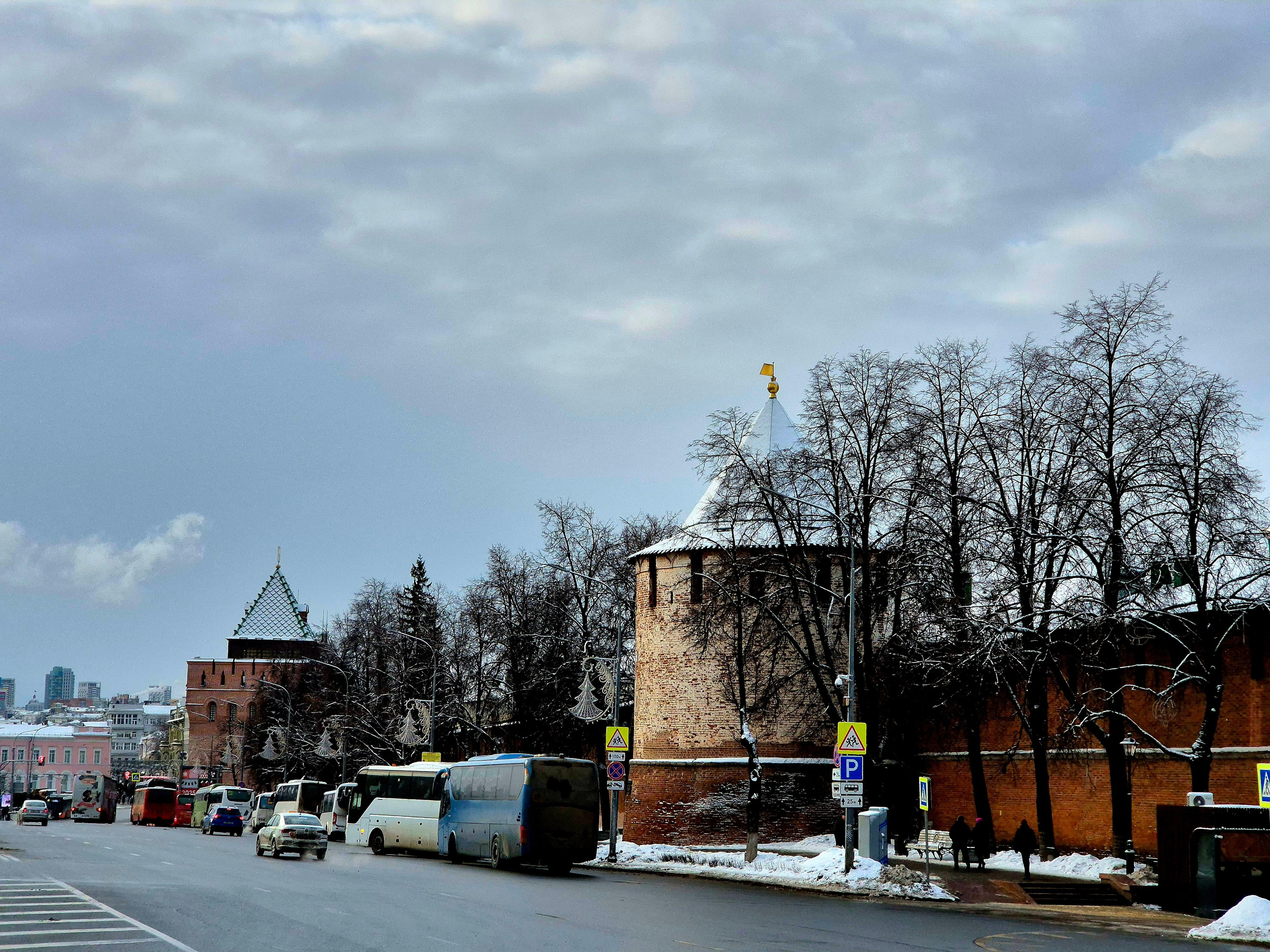 Пороховая и Дмитриевские башни