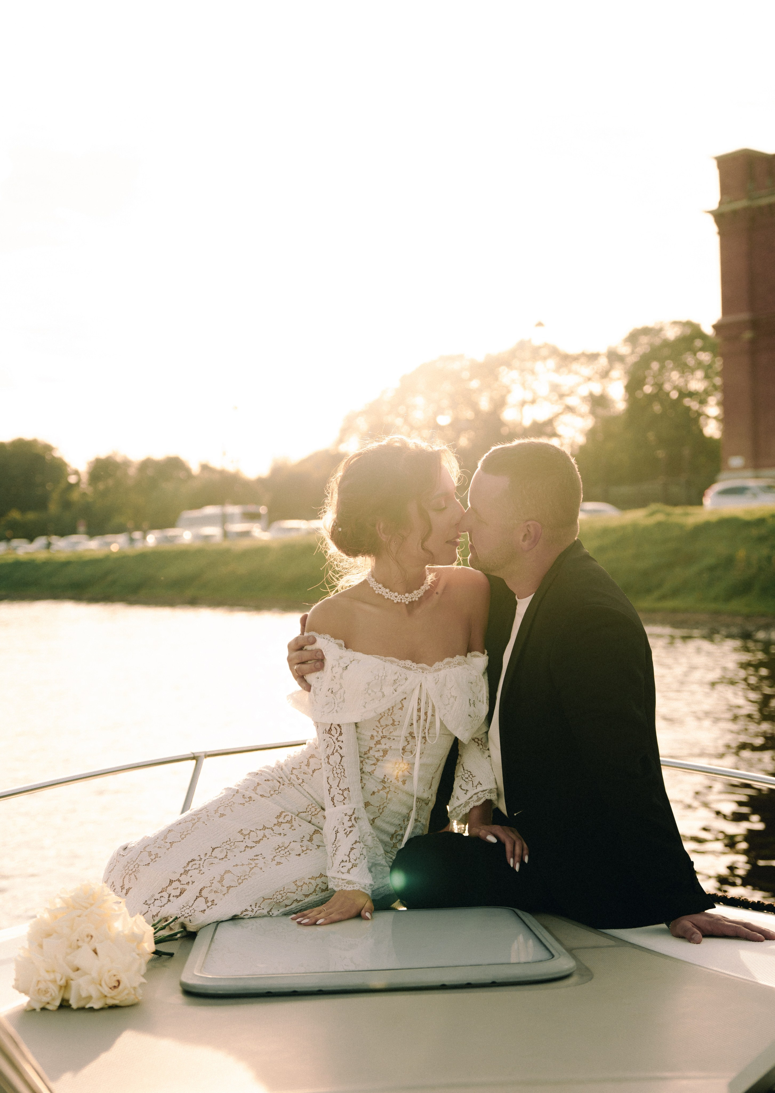 Свадебная фотосессия на катере. Свадебная фотосессия в Санкт-Петербурге.