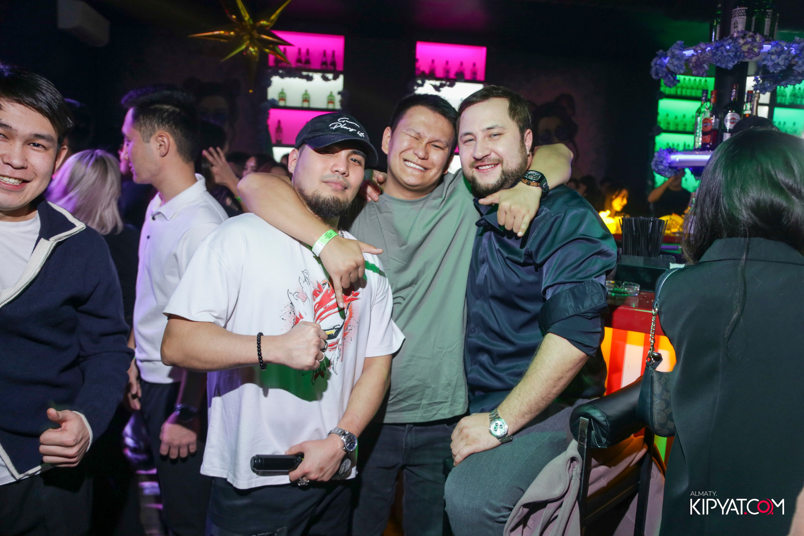 UYAT EMES BAR. КИПЯТКОМ АЛМАТЫ! Фотосъемка мероприятий в Алматы