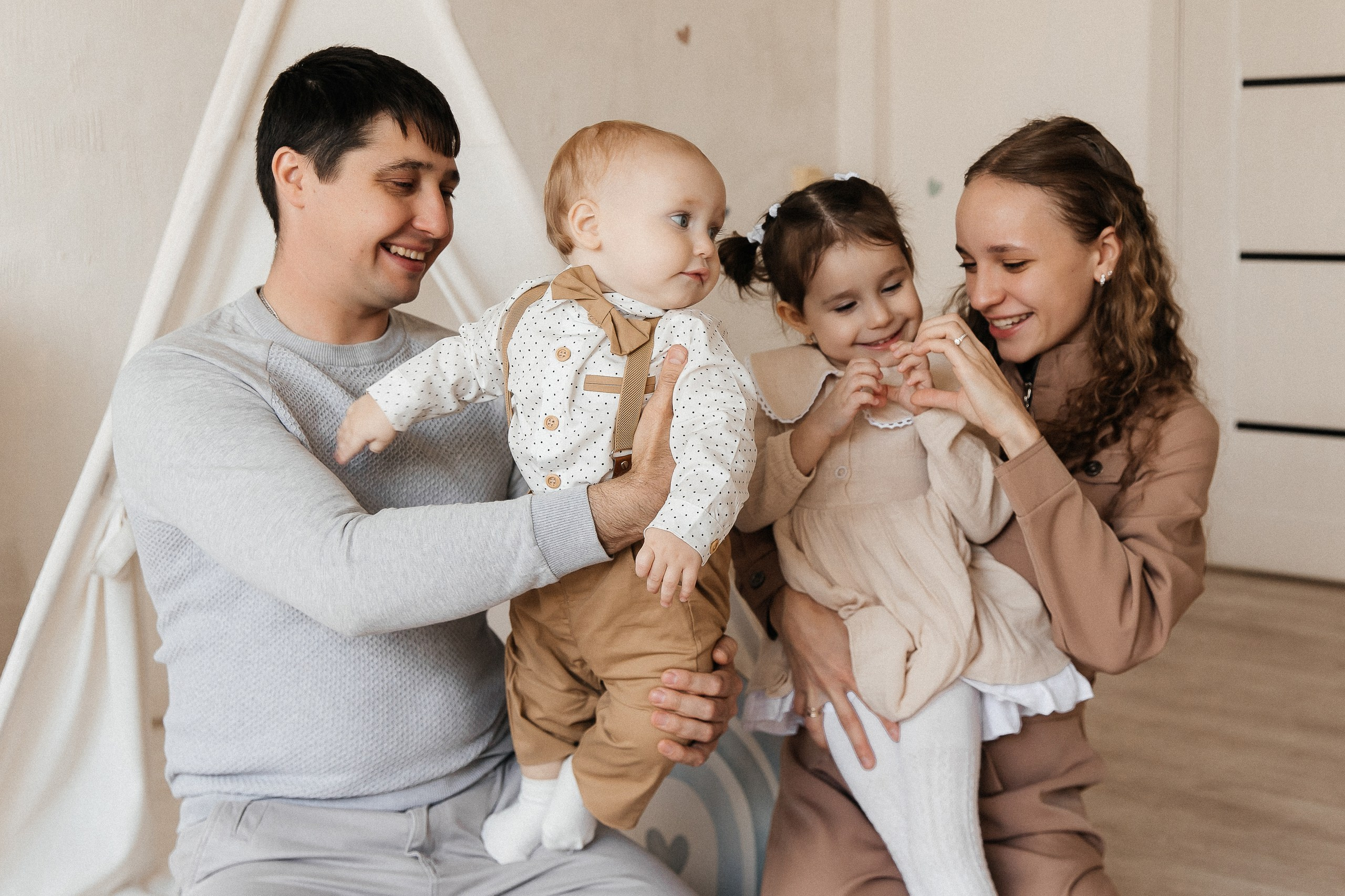 Семейная фотосессия на 1 годик❤️. Детская и семейная фотостудия Кемерово. Фотосессии на годик под ключ!