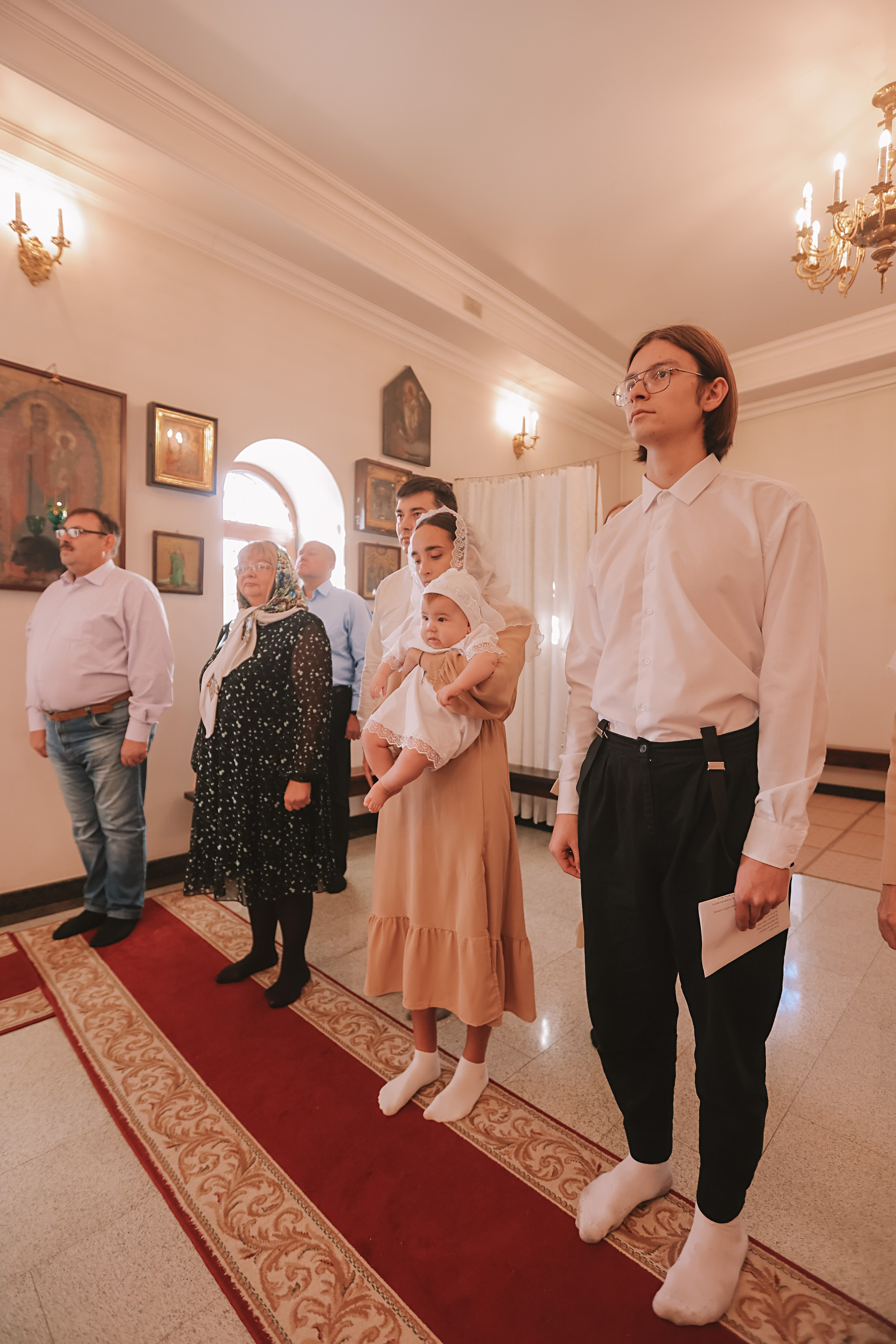 Крещение круглая церковь. Семейный фотограф Тюмень, фотограф на роды Салмина Мария