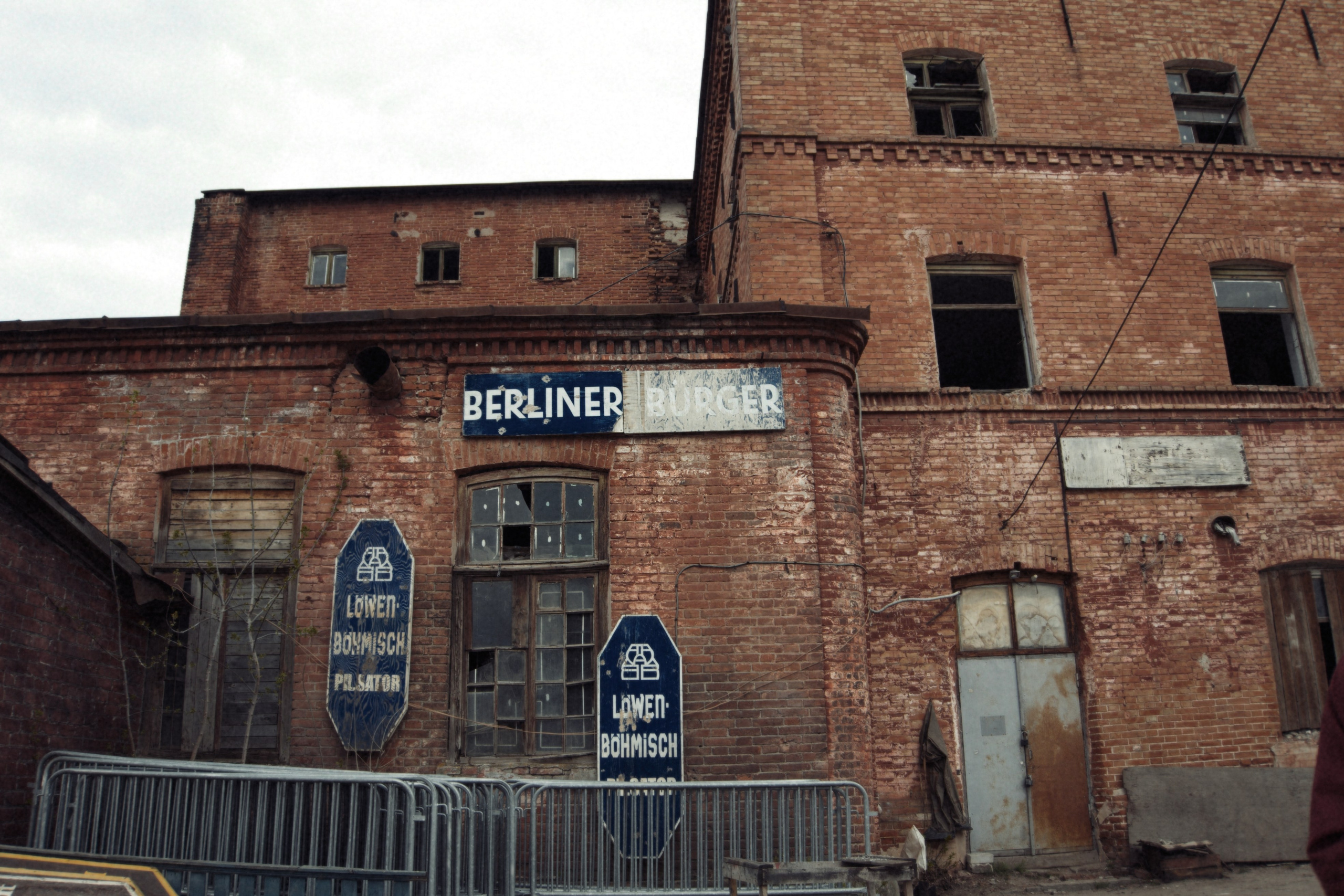 20 091 Здание красный кирпич. ВИЗУАЛЬНЫЕ И ЗВУКОВЫЕ РЕШЕНИЯ ДЛЯ БИЗНЕСА И СЪЁМОК ТЕЛЕТЕЛА