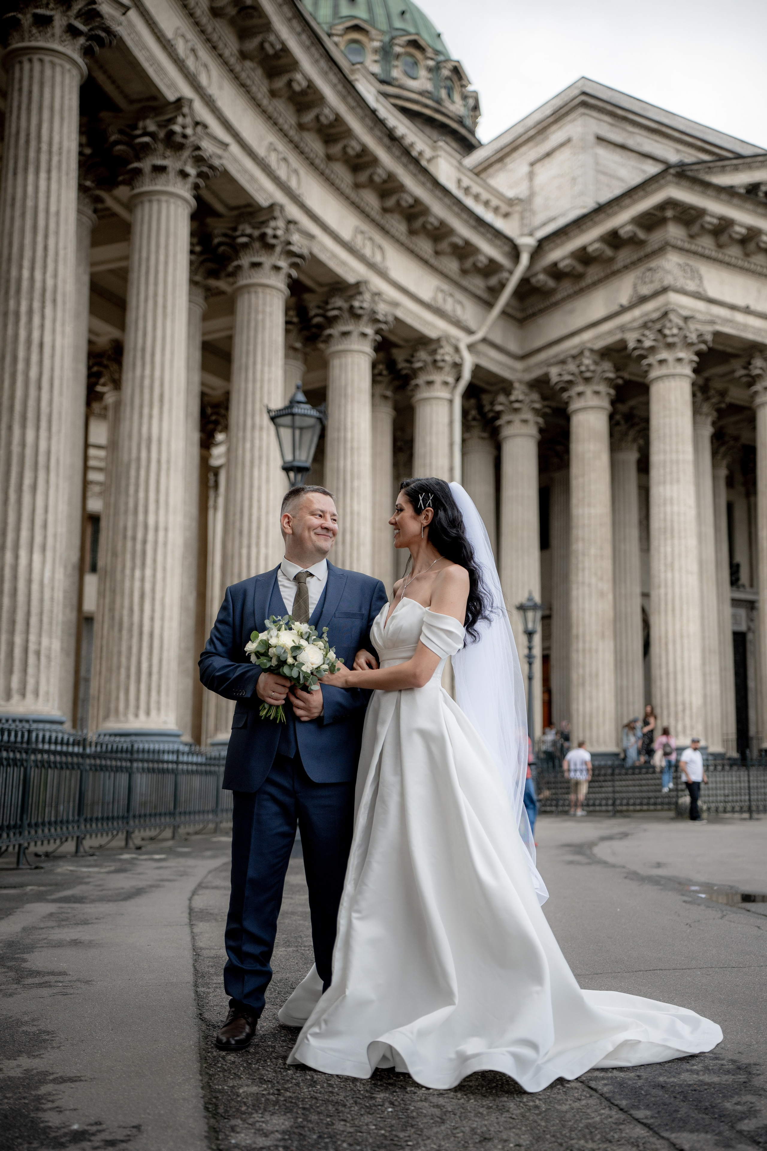 Красивые места для свадебной фотосессии летом в Санкт-Петербурге. Свадебный фотограф Александр Невский в Санкт-Петербурге