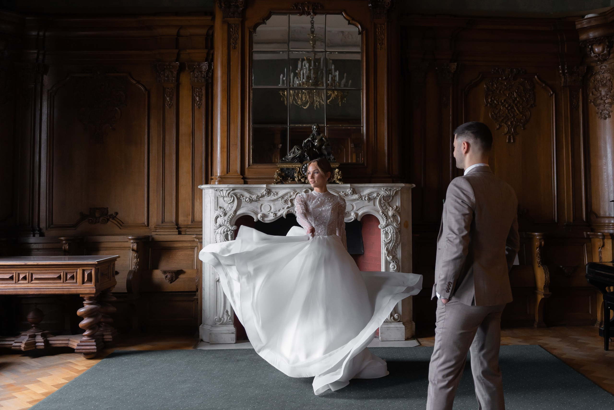 Жених и невеста в Доме ученых в Санкт-Петербурге. Свадебный фотограф Александр Невский в Санкт-Петербурге