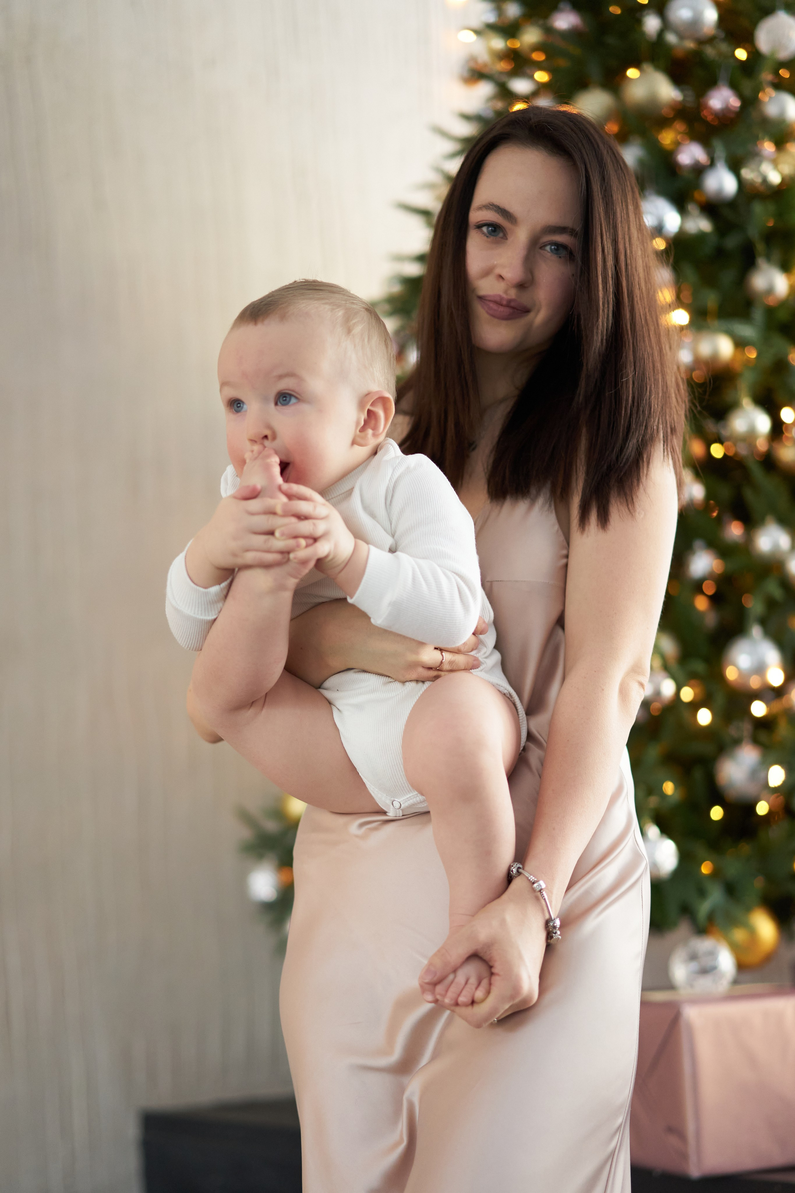 Семейная фотосессия в студии. Фотограф Екатеринбург Кокшарова Александра