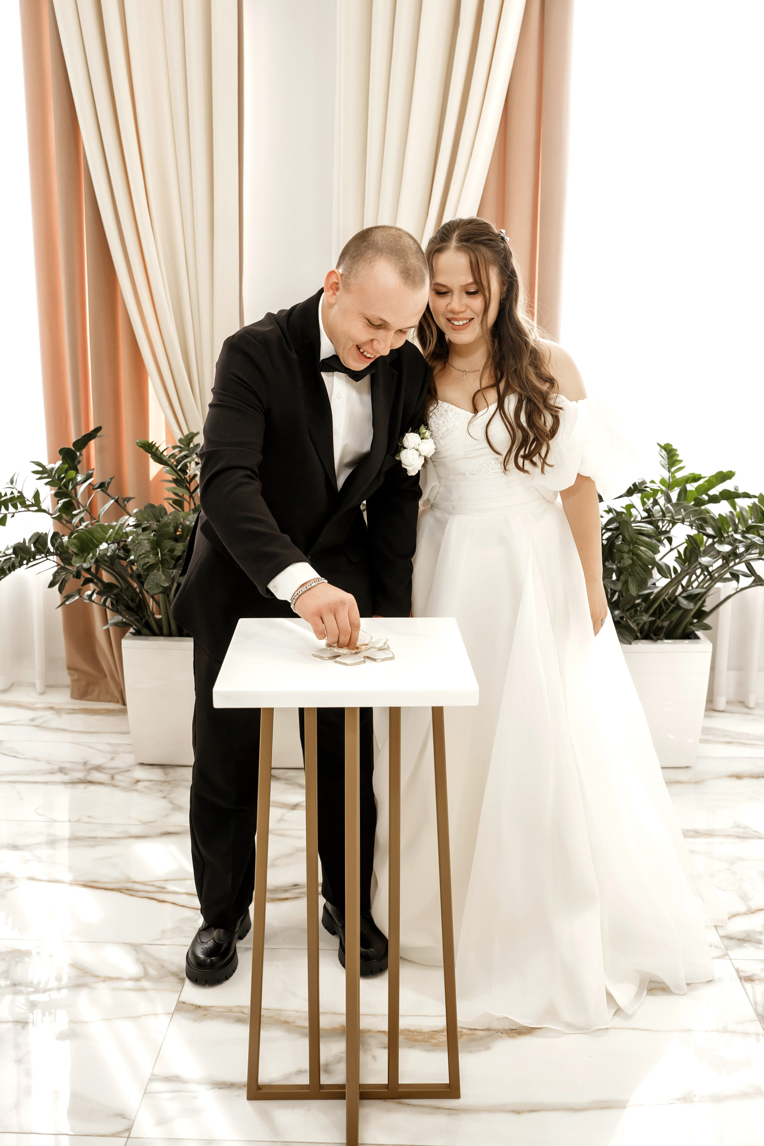 Елизавета и Артем. ЗАГС и прогулка. Фотограф и видеограф в Москве и Московской области Мария Вишня