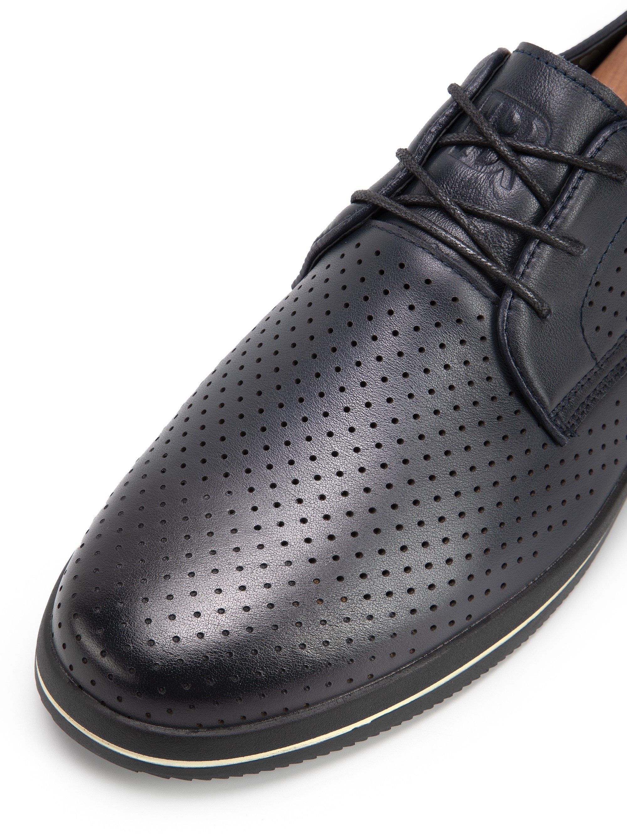 Каталожная фотография обуви. Фотограф в Москве Егор Гончаров