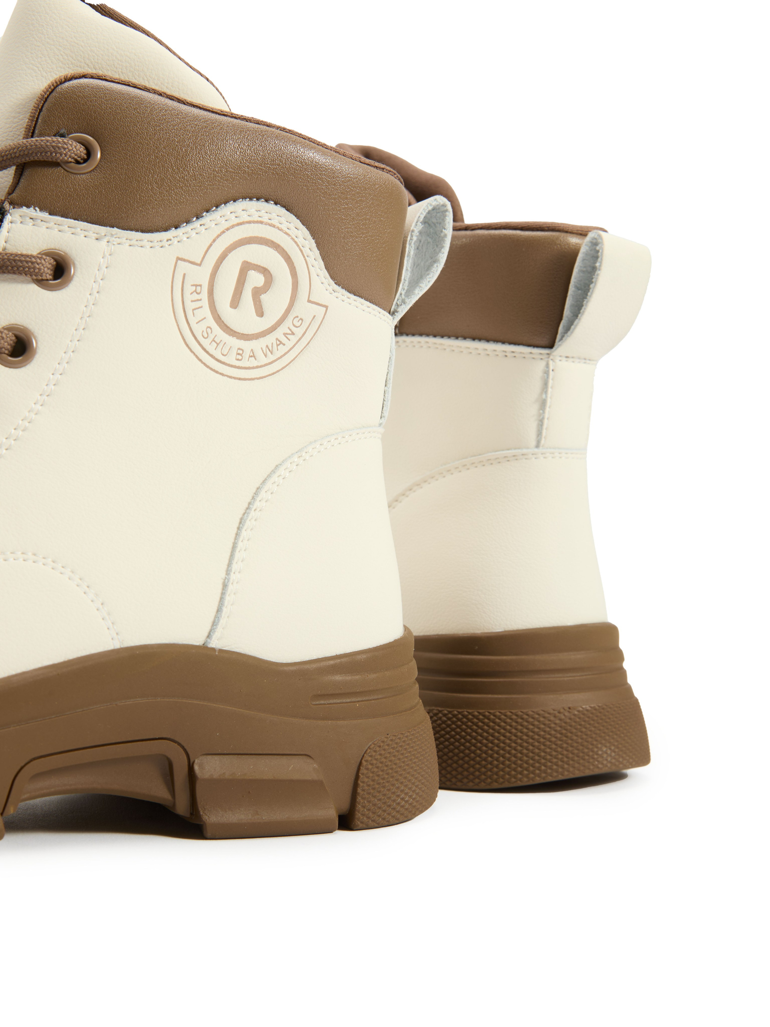 Каталожная фотография обуви. Фотограф в Москве Егор Гончаров